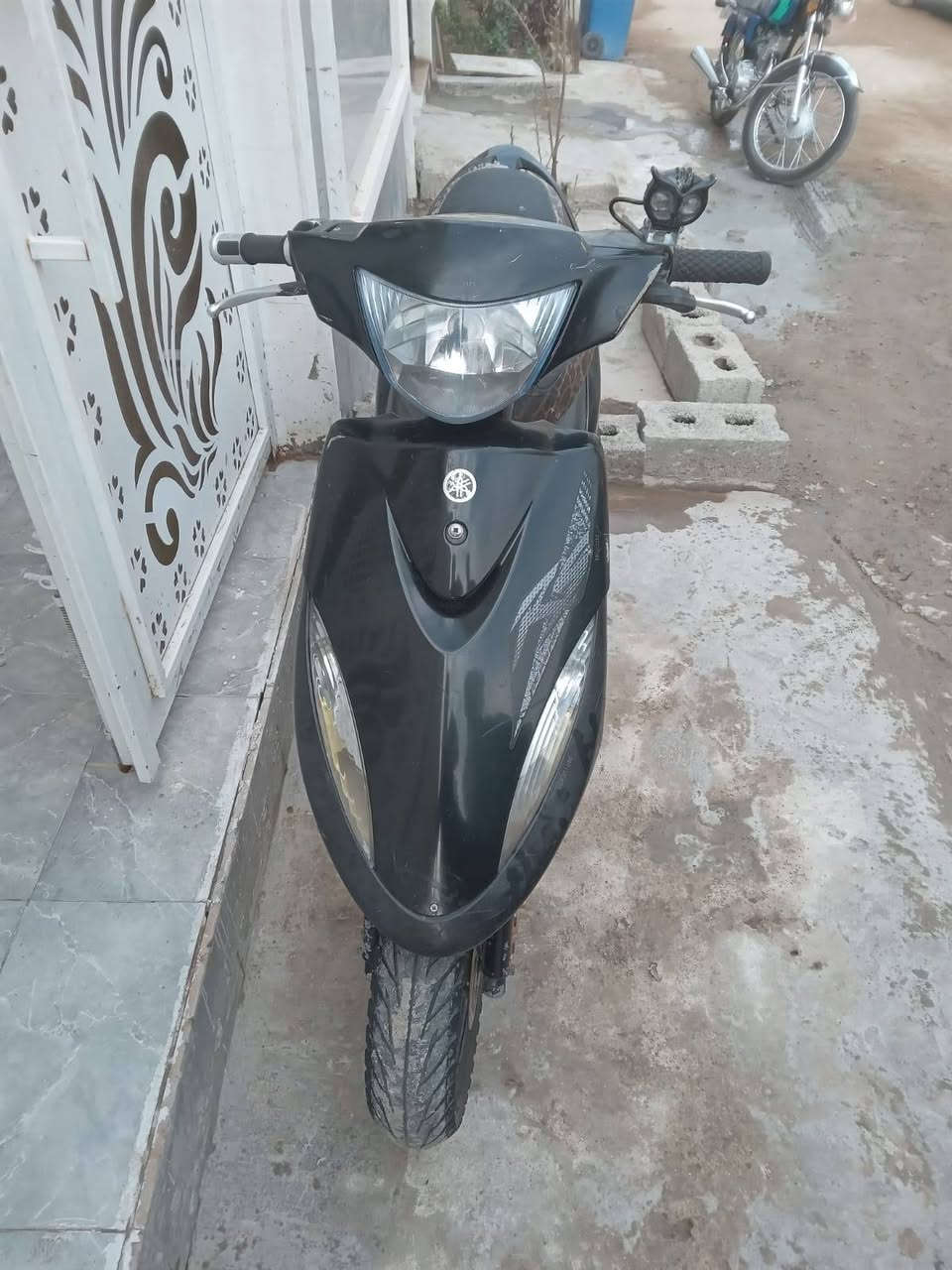 السلام عليكم دراجه ماكس للبيع دراجه كله ابلادي سلف هندر دراجه كلش حلوه بس كابريتر وسخ السعر ٥٠٠ وبيه مجال مكاني البياع حي اسويب ***********هاذه رقمي واتساب
