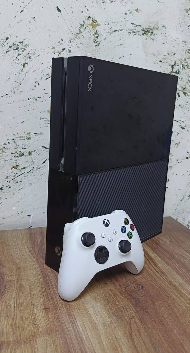 بليستيشن 4 سلم اونلاين 13.2
‏
‏كامل ملحقاته الاصلية مع الكارتون 
‏
‏لوك استيكر مامفتوح 
‏
‏ذاكرة 1 تيرا 
‏
‏السـعر 225 الف
‏
‏موجود توصيل لكل المحافظات للحجز واتساب *********** او مراسلة الصفحة 
‏________________ 
‏اكس بوكس ون فات 
‏
‏ذاكرة 500GB
‏
‏كامل ملحقاتة الاصلية ضمان اسبوع كامل 
‏
‏تجي وياه جوستك سيريس اس
‏
‏السـعر 140 الف 
‏_____
‏اكس بوكس ون 
‏
‏ذاكرة 500GB 
‏
‏كامل ملحقات ضمان اسبوع كامل 
‏
‏تجي وياه جوستك تجاري 
‏
‏السـعر 125 الف 
‏_____
‏اكس بوكس اورجنال 
‏
‏مهكر ذاكرة 100GB 
‏
‏منصب بي 60 لعبة تقريباً من اقوى الالعاب 
‏
‏كامل ملحقاتة 
‏
‏السـعر 75 الف 
‏
‏يتوفر توصيل لكل المحافظات للحجز والاستفسار مراسلة الصفحة او واتساب ***********
