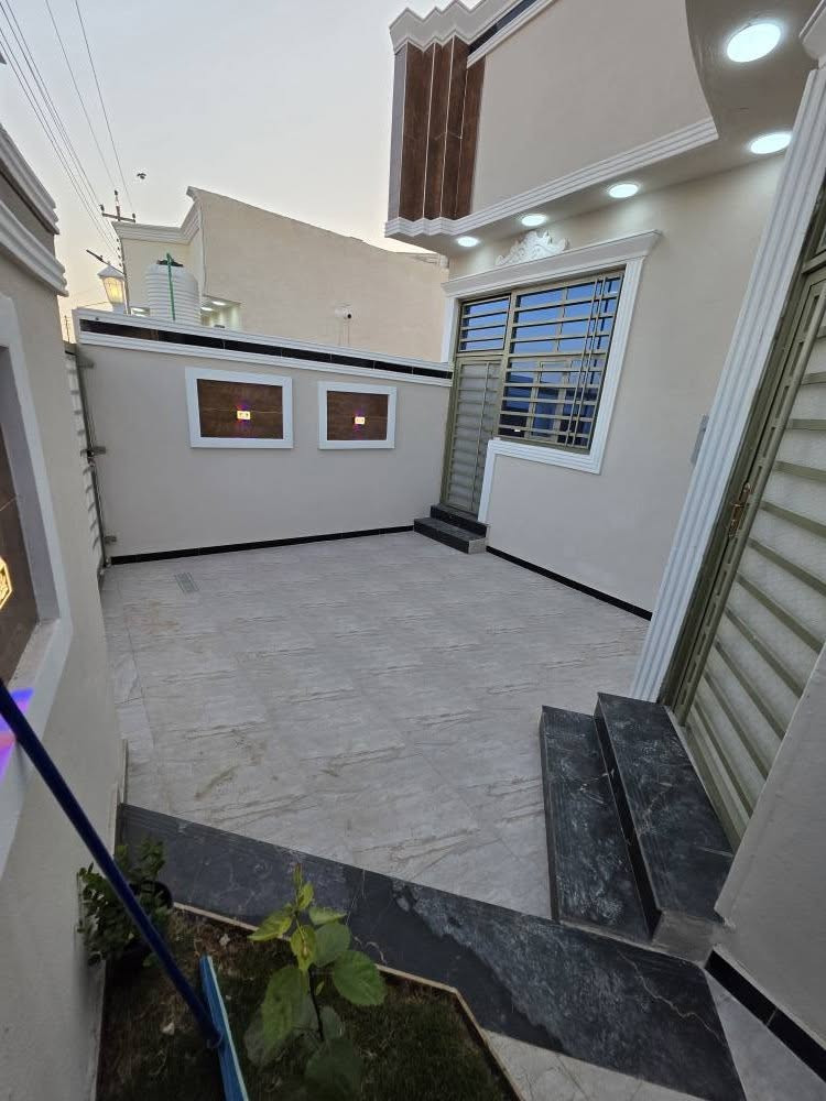 السلام عليكم رمضان كريم  

بيت جاهز للسكن بناء 2026  البناء بلوك شغل

 حلو مساحة 160 متر ركن شارع تبليط  موقع ابو

 الخصيب حي العسكري شارع المحكمة فرع ابو دلة

 جنس العقار طابو زراعي عراقي يحتوي 2 غرف نوم 

و مطبخ ديوان و صالة و صحيات خارجية و داخلية 

و حديقة السعر (90) و بي مجال قليل للتصال 

*********** واتساب موجود البصرة, العراق
