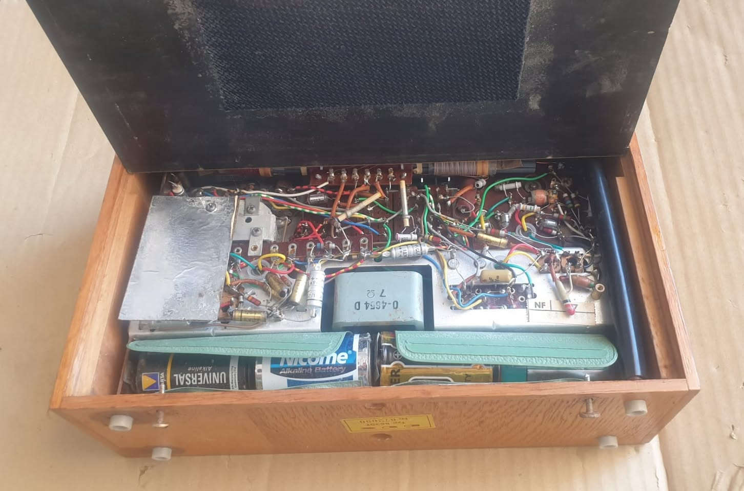 رادیو تحفة 3 موجة FM MW LW ماركة ديوكس الماني  انتاج 1963 یشتغل 4 بطاربات حجم كبير البدن خشب اصلي بالكامل وزن 3 کیلو جهاز جديد بلادي وشغال بالكامل صوت وسحب ممتاز السعر واي استفسار مراسلة خاص


**إذا كنت صاحب هذا الإعلان وتريد حذفه لأي سبب، رجاءا أرسل رسالة إلى الدعم الفني**