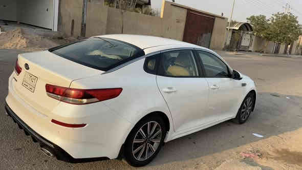 كيا أوبتما خليجي موديل 2019  محرك 2400 رقم جديد (فقط تثبيت لوحات باقي ) بيها طلقه بالبنيد ومكانات جدا بسيطه موضحة بالصور تحتاج تعديل عالبارد ( مكفوله من الصبغ والتبديل عدا سحب كات باب جهة السايق .. رقم بصرة باسمي تحويل مباشر 
السعر المطلوب 180 الف
***********
