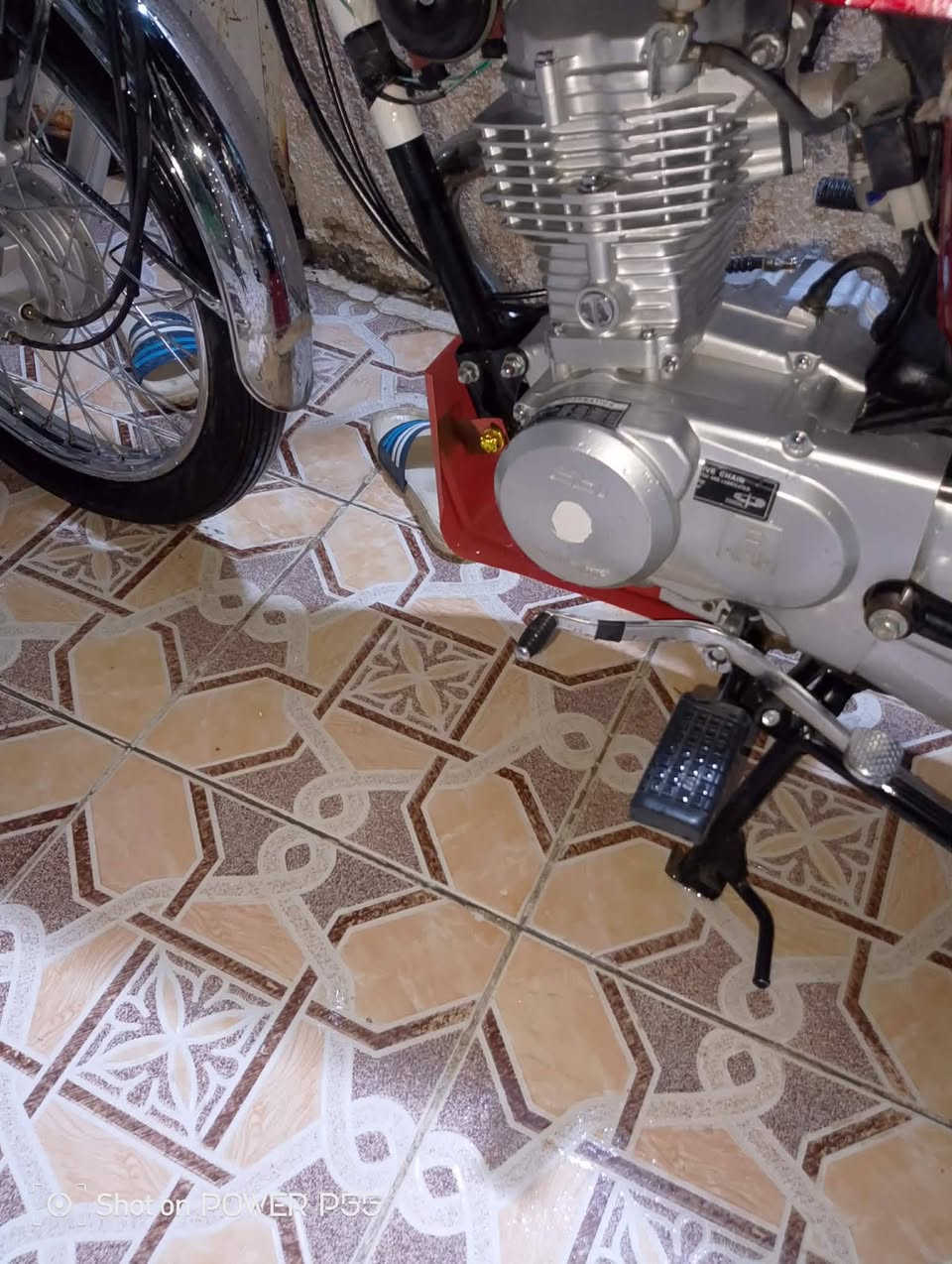 سلام عليكم شباب دراجه للبيع نامه امتياز 25 مكفوله كفاله عامه محرك سبانه مامدوده عليه كهربائيات كله شغاله اوراق كامله الدراجه بعد أحله من الصور تجي وشوف سعره ب675 وبيها مجال للطيبين
***********
***********
