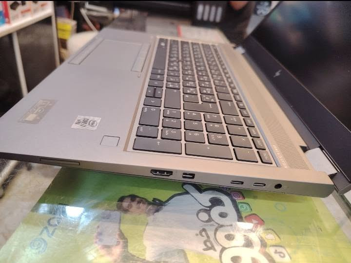 لابتوب HP ZBOOK FURY 15 G7
هذا اللابتوب مناسب للتصميم الهندسي، المونتاج، وبرامج الـ CAD مثل AutoCAD و SolidWorks بفضل كرت الشاشة Quadro الاحترافي.
يشغل برامج الهندسة المعمارية والمدنية والميكانيكية بسلاسة مثل Revit و 3ds Max و MATLAB.
ممتاز للمبرمجين، تحليل البيانات، وتشغيل عدة برامج ثقيلة بنفس الوقت بفضل معالج Core i7 H ورام 16GB.
مناسب للمونتاج الاحترافي على Premiere Pro وتعديل الصور على Photoshop و Illustrator.
يگدر يشغل أغلب الألعاب بشكل جيد، لكن قوته الأساسية موجهة للشغل الاحترافي أكثر من الألعاب.
HP ZBOOK FURY 15 G7
Core i7-10 H
16 GB DDR4 RAM
512 GB SSD M.2
4 GB NVIDIA QUADRO T2000
8 GB INTEL UHD GRAPHICS
15.6 FHD SCREEN
كيبورد ليزري ضوئي عربي انكليزي
السعر: 740 الف دينار
يوجد توصيل


**إذا كنت صاحب هذا الإعلان وتريد حذفه لأي سبب، رجاءا أرسل رسالة إلى الدعم الفني**