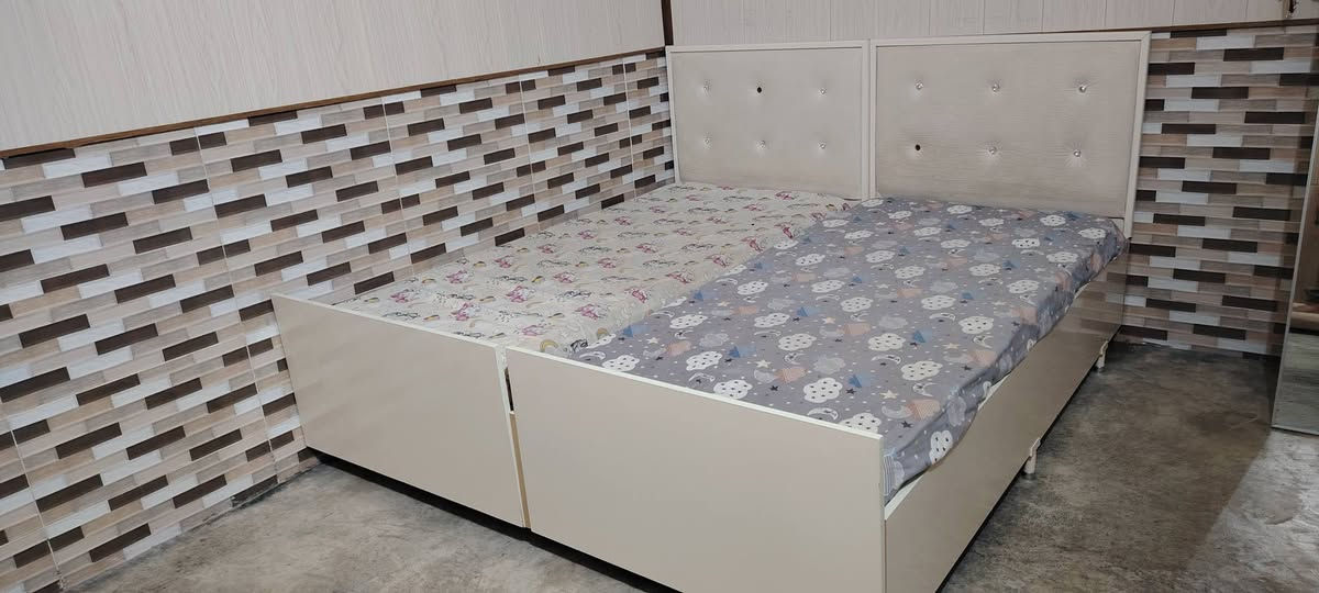 ئەم دوسیسەمە هی منداڵان بۆفرۆشتن دەستکردە هەردوکی بەدۆشەکەوە
{150000 }سەدوپەنجاهەزار
شوێن حاجیاوا 
***********
***********
