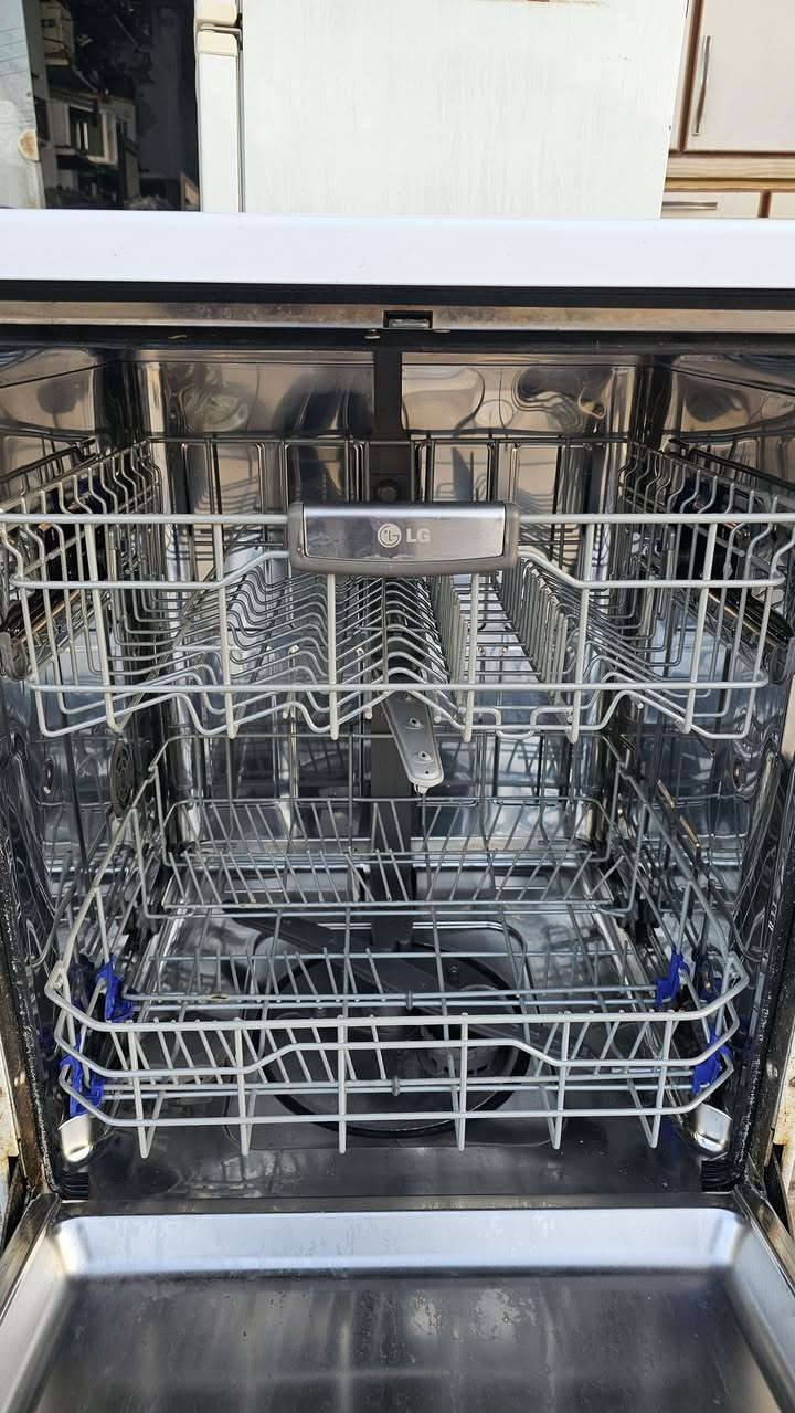 غسالة نظيفة ماركة الجي الأصلي السعر 150 الف العنوان دوميز شارع الكامب يم ملعب القوس للتواصل كورك واتس فايبر ***********
