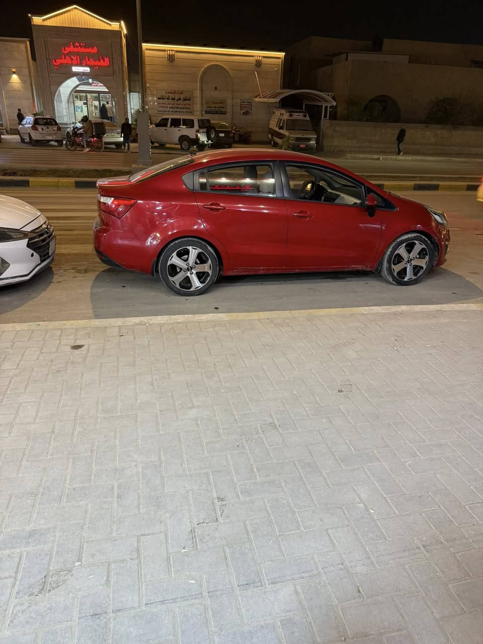 السلام عليكم
كيا ريو 2013 وارد خليجي مكفولة رقم بابل باسمي موصفات ويل كب وشاشة وكامرة السعر 85 مكاني بابل الحلة 
للاسفسار ***********
