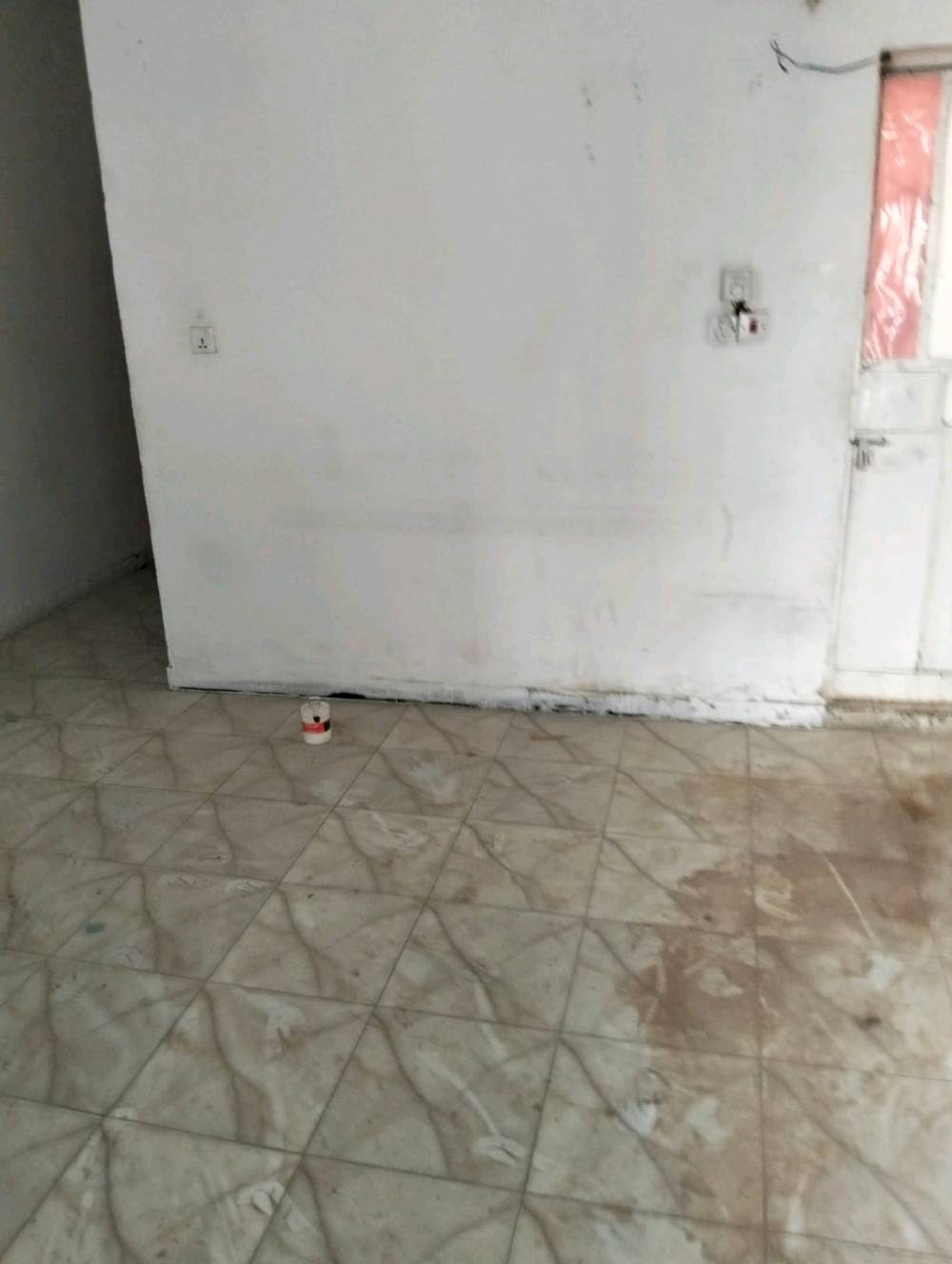 بيت مساحته ١٠٠م ملك طابو صرف في الزعفراني دور الشرطة قرب صيدلية زينة علي شارع الكهرباء مدخلين يحتوي كراج مع ترك امامي إضافة للكراج يحتوي استقبال وغرفة نوم وحولي وخدمات طابق واحد