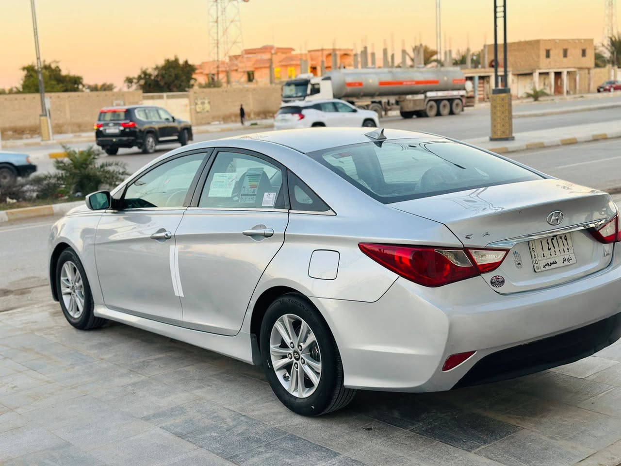 السلام عليكم ورحمة الله وبركاته.                            هوندآي سوناتا 2014 حر تحويل مباشر 
وارد امريكي حادث فقط مقدم البنيد وجملغ بدون دوخل وبيه رشه بل هلال  سياره جديده ماشيه  60 الف مكينه 2400  السعر 105 وبيه مجال الشراي 
مكاني ناصريه مركز                                                   اللاًستفسار اتصل ‭0781 177 7628
