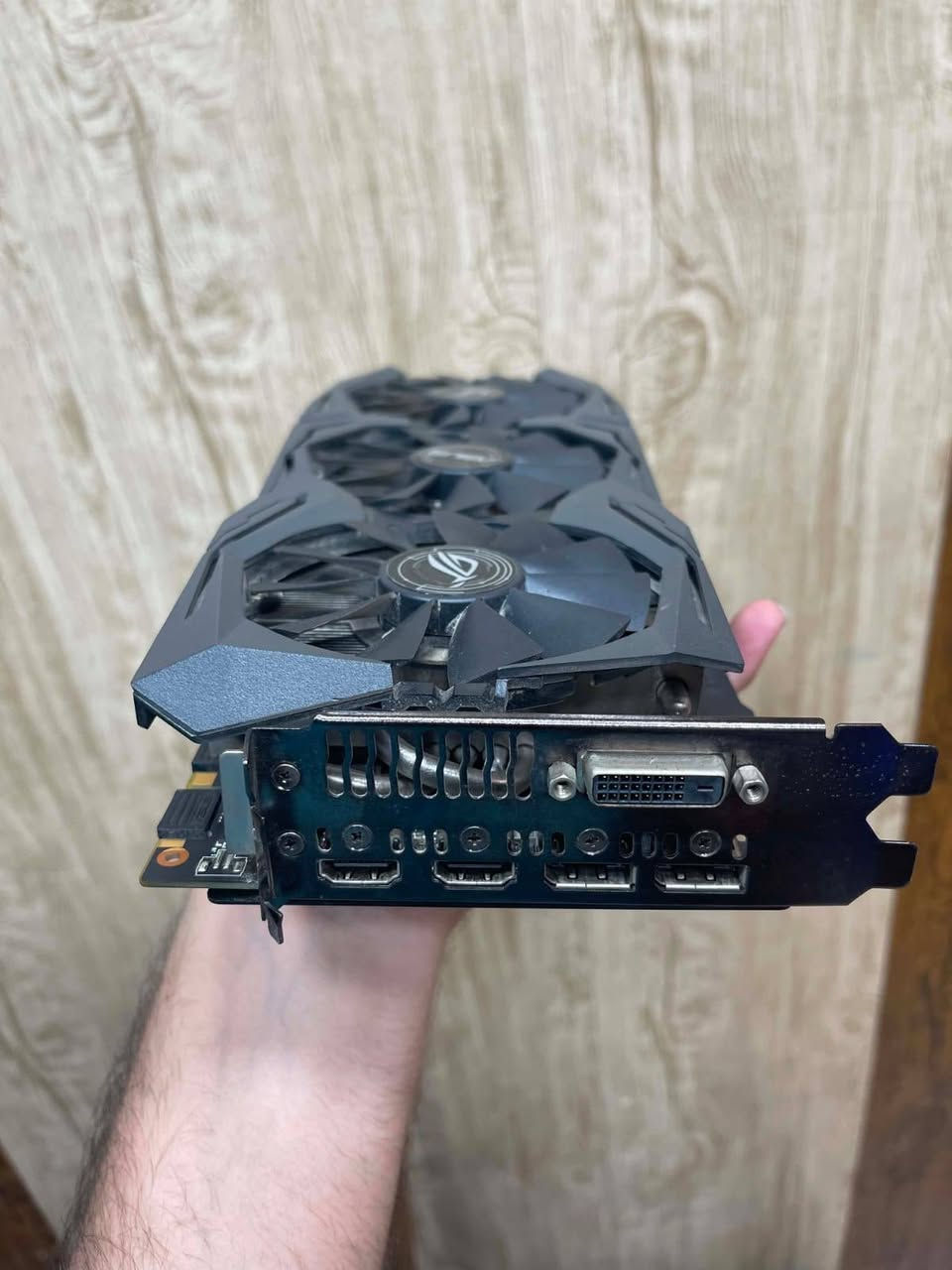 Asus 1070ti ROG STRIX 8GB OC
اقوى فئة بالنوع واداء الخام يعادل كروت احدث
باكيت ستيكر حاله جديد

سعر القطعة 240 الف
متوفر توصيل
للاستفسار ***********
متوفر واتساب
