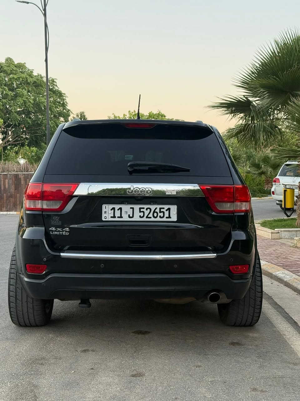 جيب لمتد 2013 خليجي مكفولة من كلشي بيها تكحيل مكانين فقط وميبين
ادامة كاملة جديدة
تخم تاير جديد 
حدادية صدر امامي خلفي  جديد 
من الاخير السيارة مناقصها شي وفول مواصفات تشغيل عن بعد بانوراما وباقي التفاصيل بالصور
اخذتها قبل سنتين ب 235 وصرفت عليها كومة بس الويل والتايرات ب ١٥ ورقة وشادلها سبيسرات تعريض مال دبي
واعرف هسة سعرها كلش نازل الامريكي بالعموم
اني اريد اراوس ما ابيع احب اغير حتى لو سيارة احلى من سيارتي وانطي فرق بسيط
واتساب او اتصال ***********
