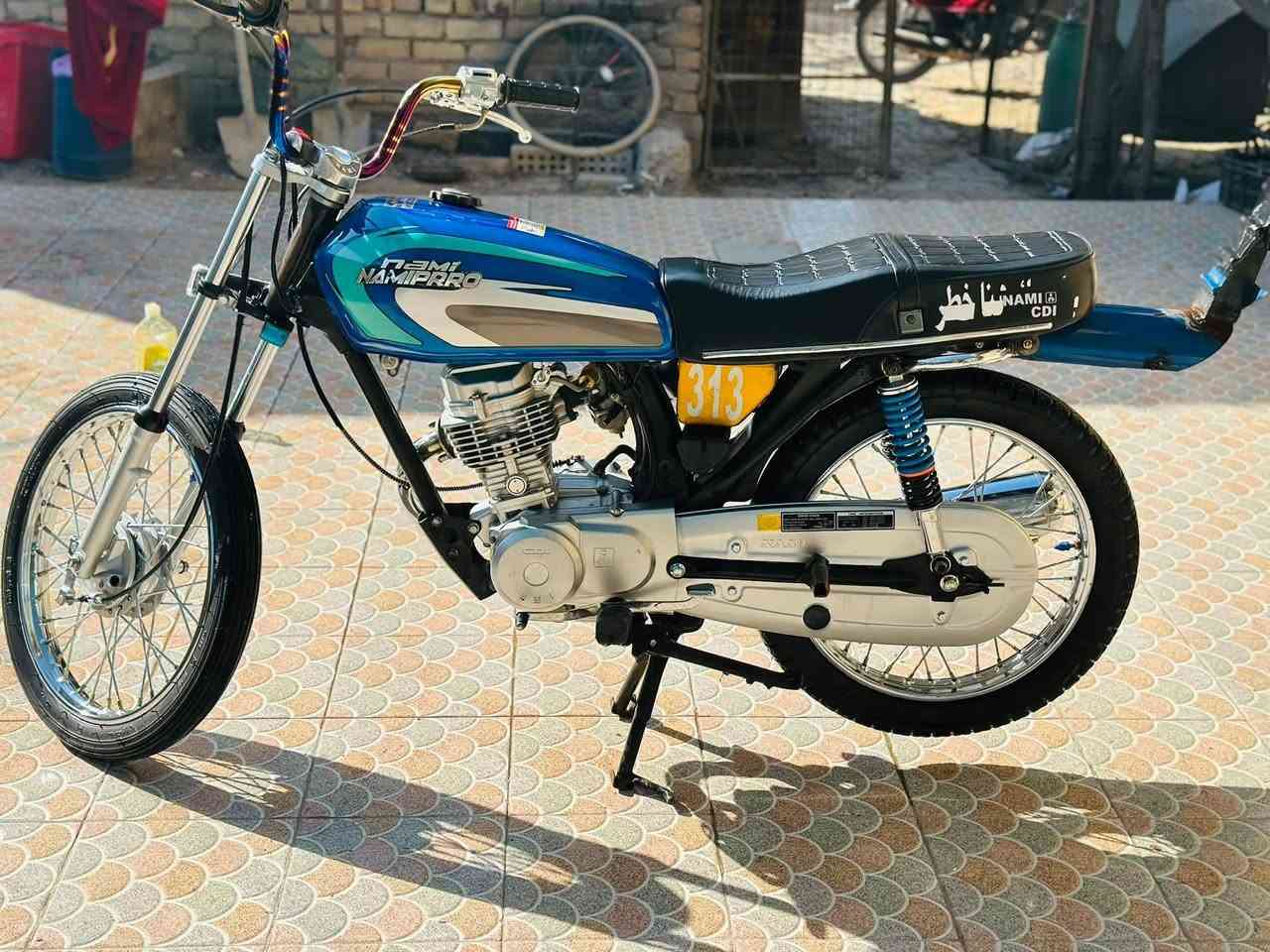 السلام عليكم 
تعميره نامه حربي 25 
الشاصي ارشا 22 اوراق اصولي 
هاي نضافه الدراجه كدام عينك 
رقمي ***********
