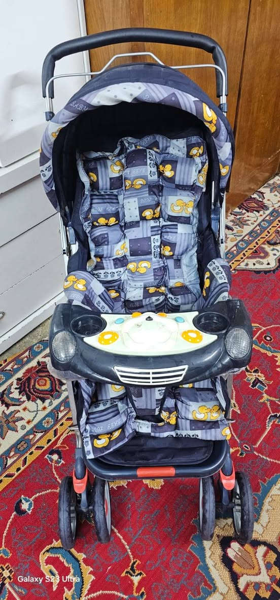 عربانة طفل للبيع السعر 60 
0772 729 8223
