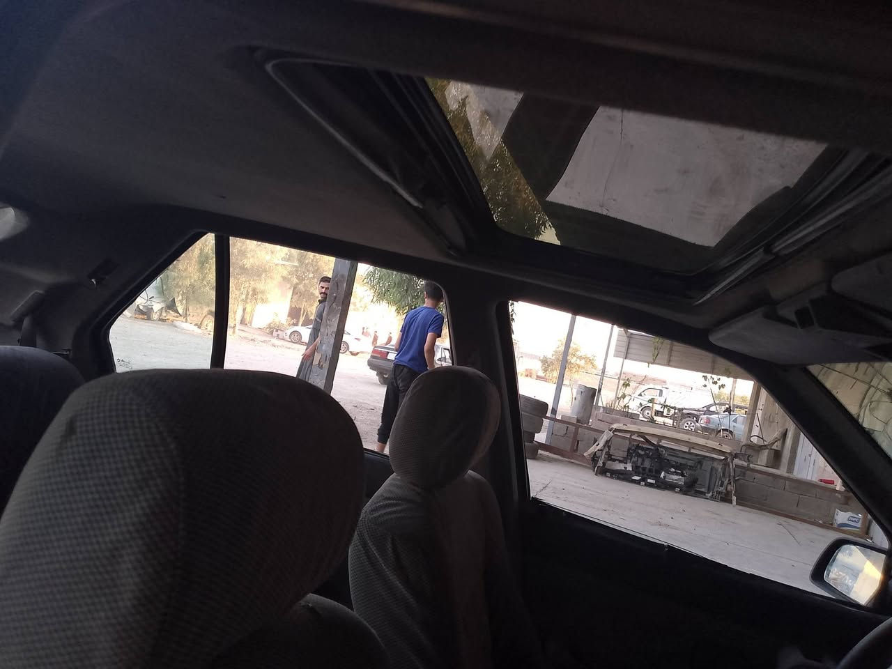 سلام عليكم سياره للبيع رينو موديل 1992 سنويه عضم عاج منتهيه صار 5 اشهر  كير عادي السياره محرك كير خير من الله  متوازي ع فلوس  السعر 15 وبيه مجال قليل
الانبار الرمادي 5 كيلو  ***********
سلام عليكم سياره للبيع رينو موديل 1992 سنويه عضم عاج منتهيه صار 5 اشهر  كير عادي السياره محرك كير خير من الله  متوازي ع فلوس  السعر 15 وبيه مجال قليل
