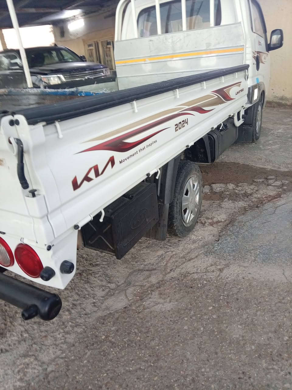 سلام عليكم كيا عموشه موديل 24 السياره جاهزه مكان السياره بغداد الرقم الهاتف رقم بغداد***********
