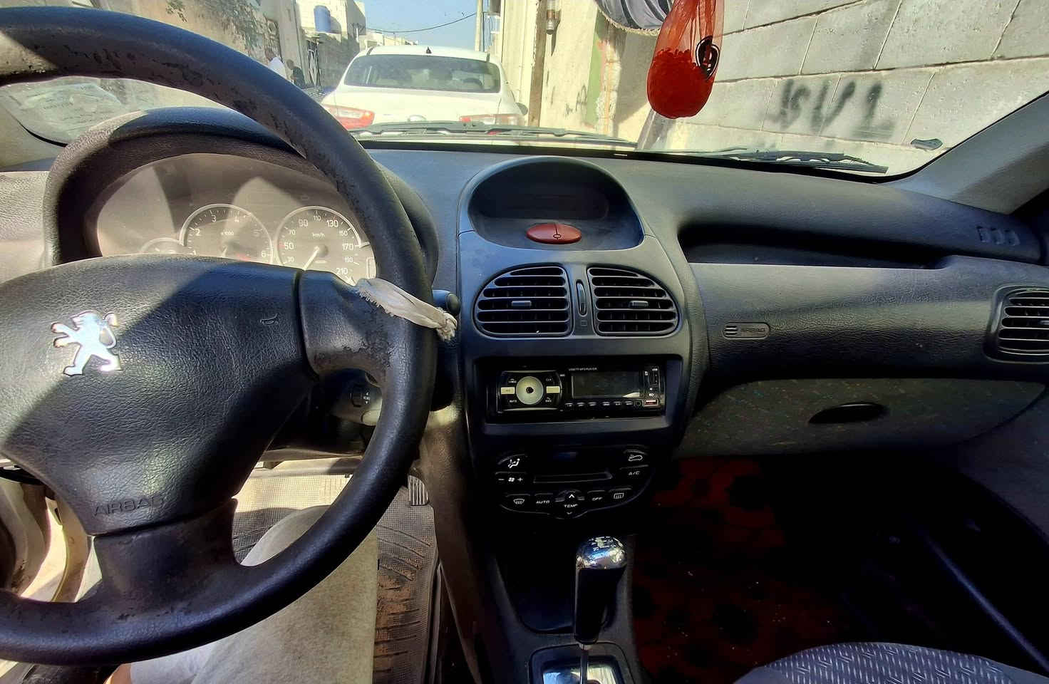 بيجو فرنسي ٢٠٠٩ هاشباك جاهزة  محرك بلاد ١٦٠٠ رقم بصرة تحويل ثاني يوم سنويه مامنتهيه
كله شغالة حداده بلاد تخبل سعر٣٩ بيه مجال 
مكاني بصرة ***********
