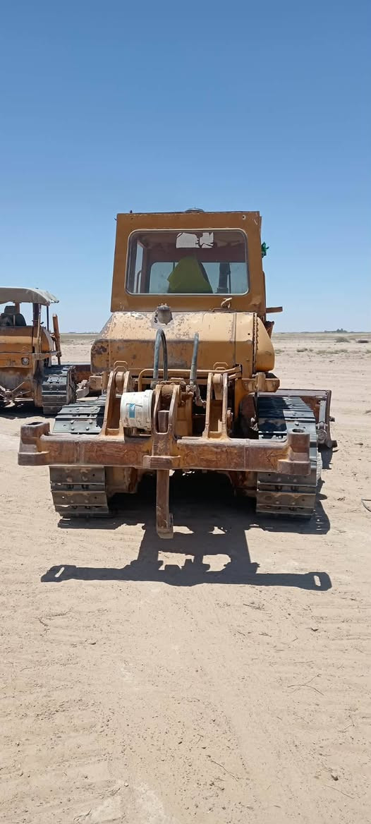 بلدوزر للبيع موديل 85  جاهزه للعمل رقم بغداد تحويل مباشر ***********
