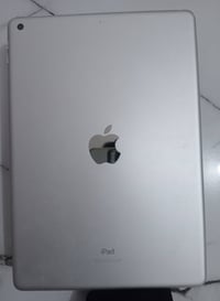 آيباد ٩ • ٦٤ جيجا • نضيف