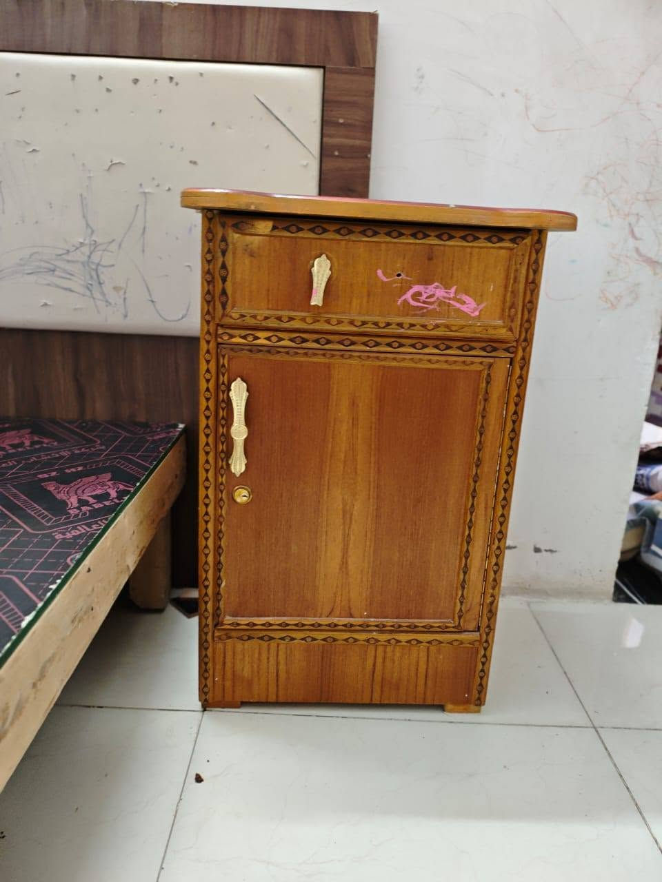 سلام عليكم صوميه مع كومديات و دوشك للبيع السعر135 وبيها مجال للطيبين لاستفسار *********** واتساب فقط العنوان لأمين الثانيه نهايت خط الكوسترات
