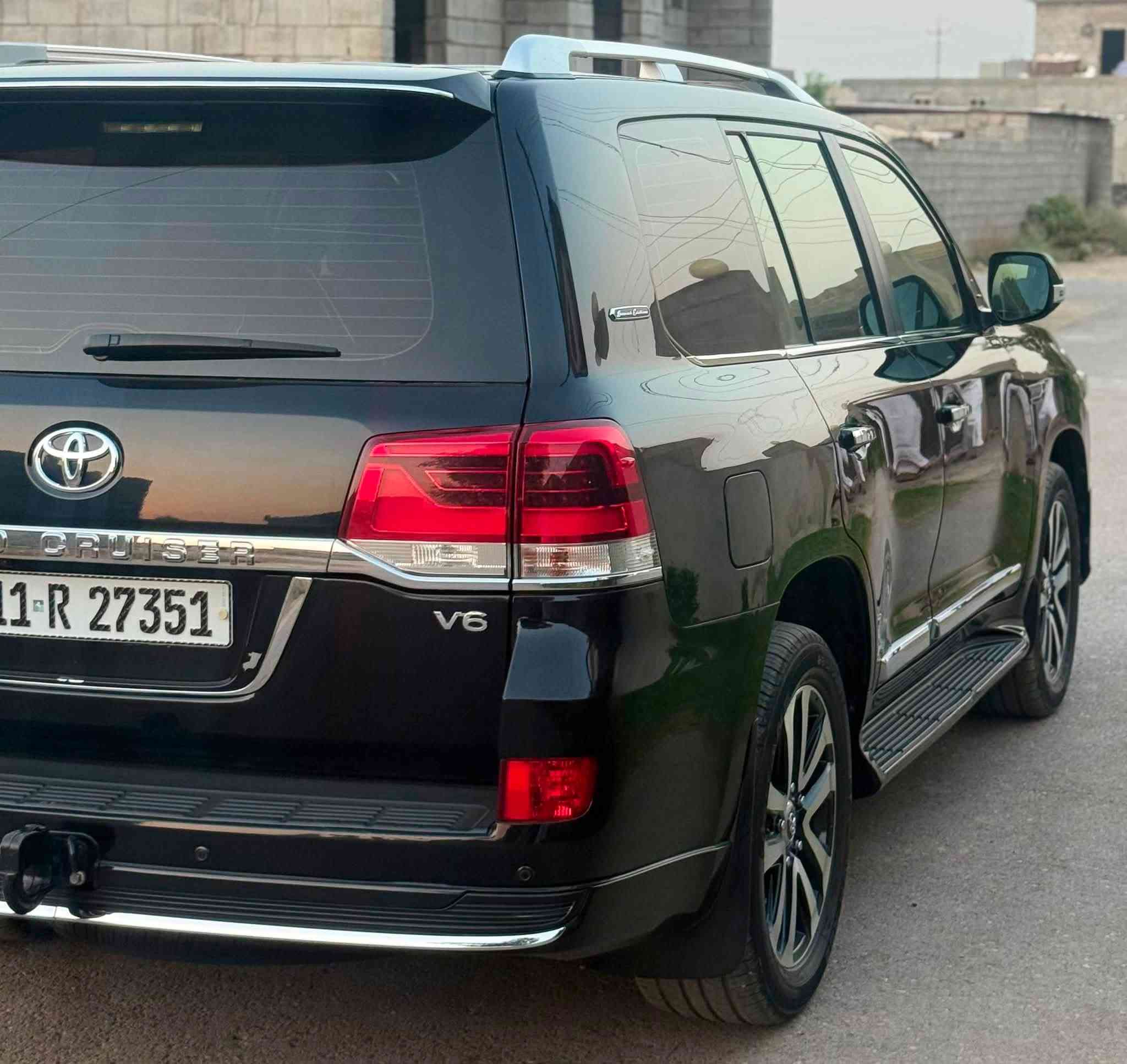 سلام عليكم
لاندكروز 2019رقم بغداد بأسمي 

السياره بريم أم الديفيدي

محرك 6v

ماشيه 99الف 

تخم تاير جديد الأصلي 

السياره جديده بحالة الوكاله 

وموصفات البريم معروفه أفضل شيء الاندكروز 

االسياره كفاله عامه وسويتلها سونار جديد 

محرك كير كله ع الشركه ولله الحمد

السعر 485وبيها مجال 

الموقع صلاح الدين بلد يثرب 

***********
