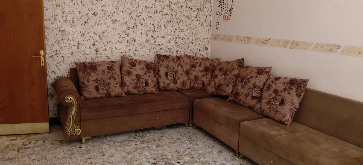 للبيع غنفات   5 قطع  نضيفات سعر 75 وبي مجال  لطيبين  
***********
