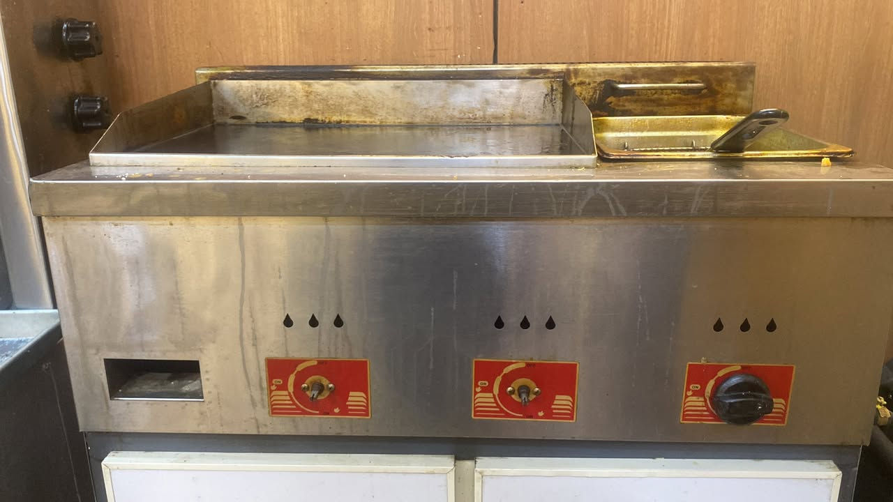 كريل بركر +شواي كص ستعمال قليل
السعر مناسب 
العنوان البصره الجنينه 
***********
