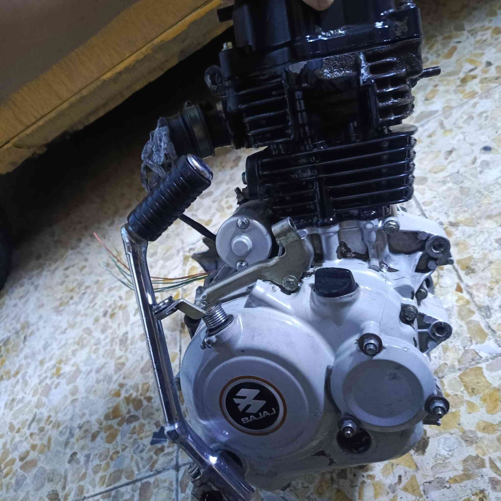 السلام عليكم 
 محرك بوكسر 2023
مبدل بوشه بستم مره وحده فقط
الباقي كله عالبلاد بيها بدايه تبخير المحرك شغال وكلشي مابي السعر/300 وبيها مجال
لتواصل***********
