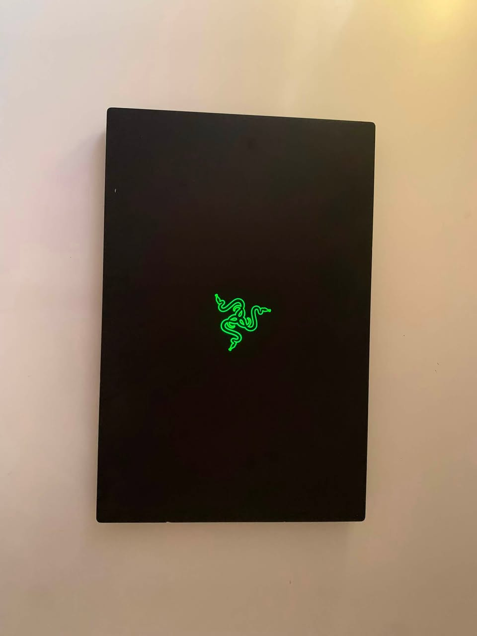 للبيع: لابتوب كيمينك Razer بمواصفات قوية 
الجهاز ممتاز وأداءه قوي للألعاب والبرامج الثقيلة، مع شاشة جداً سلسة.
المواصفات:
 المعالج: Intel Core i7 9750H
 كارت الشاشة: RTX 2080 (8GB)
 الرام: 16GB (8x2)
 الشاشة: FHD بتردد 240Hz
🎁 هدية ويا الجهاز: ماوس رايزر (Razer) الأصلي.
الملحقات: الشاحن الأصلي.
مع توصيل لكل العراق ⚪️
لتواصل: ***********
