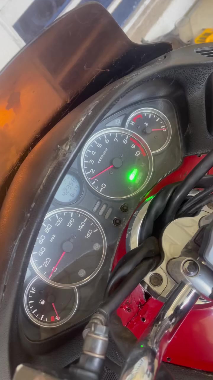 سلام عليكم فورزه 08 كرستال لون مميز ♥️ عميه دراجه نظيفه سعرهه825 قفل   مكانهه بغداد الحسينية ***********
