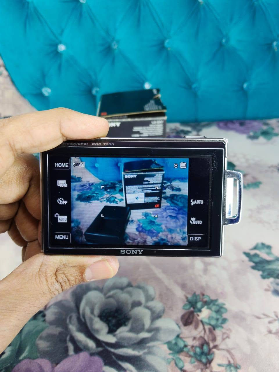 Sony Cyber-shot DSC-T300 
كامرة سوني مع ملحقاتها بدون رام 
قيم بما يرضي الله واخذها ..


**إذا كنت صاحب هذا الإعلان وتريد حذفه لأي سبب، رجاءا أرسل رسالة إلى الدعم الفني**