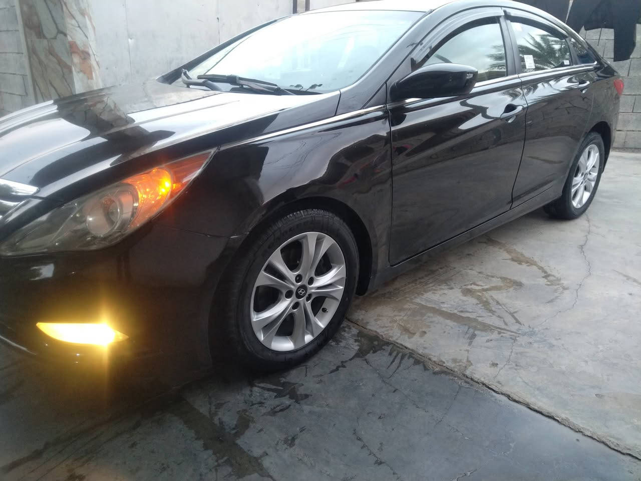 السلام عليكم.  للبيع او المراوس حسب القناعه هونداي سوناتا موديل 2013
رقم ابيل دولي   هزه جديده وسنويه مجدده تحويل مباشر 
وارد امريكي ضرر جاملغ امامي وبيها مكانات صبغ بدون ضرر 
محرك 2400كير اوتماتيك 
مكينه وكير خير من الله 
صدر جديد تخم تاير ويل كب 
شاشه كبيره كامره دواره 
تحكمات ستيرآ 
حساسات خلفيه 
سنتر لوك 
كهربائيات كلها شغاله 
سياره جاهزه من كلشي 
العنوان الرمادي الصوفيه للاستفسار هاتف ***********  متواجد خاص ارد عل اي استفسار واني حاضر
