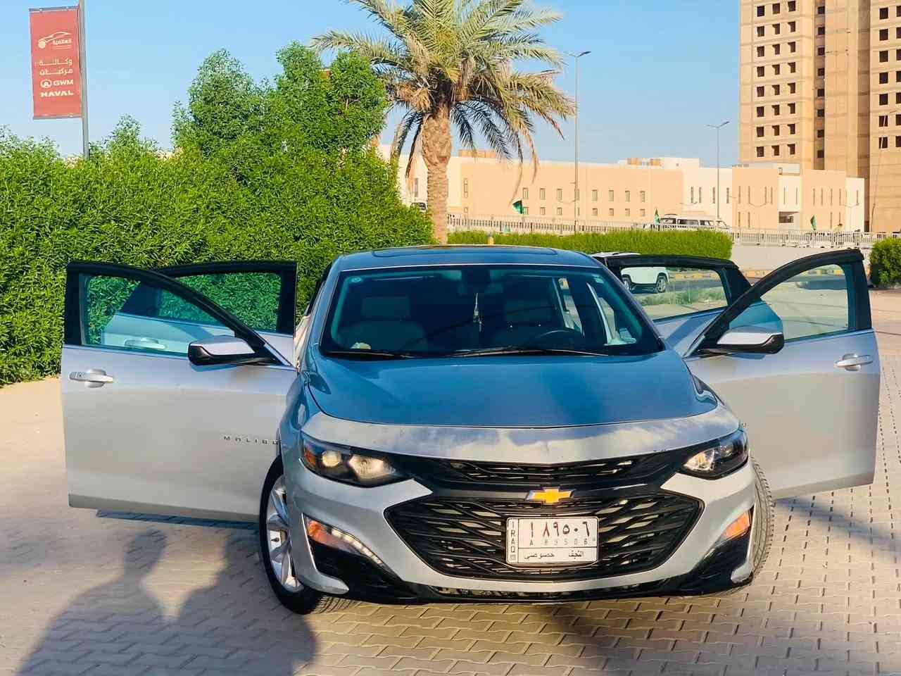 السلام عليكم
ماليبو موديل ٢٠٢٠ LT
رقم نجف
لون رصاصي

دعامية امامية فقط وبيها بارد بسيط بالجاملغ 
نظام ABS 
محرك ١٥٠٠ تيربو 
مانع انزلاق TCS
مقعد السائق تحكم كهرباء
تبريد قطعتين 
مثبت سرعة 
حساسات  خلفيه
بصمة تشغيل 
بصمة ابواب 
فتحة سقف 
نظام فحص ضغط الإطارات 
كامرة خلفية 
تشغيل عن بعد 
شاشة لمس 
شاشة تدعم اندرويد اوتو
شاشة تدعم ابل كار بلي 
السعر  ١٢٥  $ وبيها مجال
للاستفسار ***********
مكان السيارة في النجف
