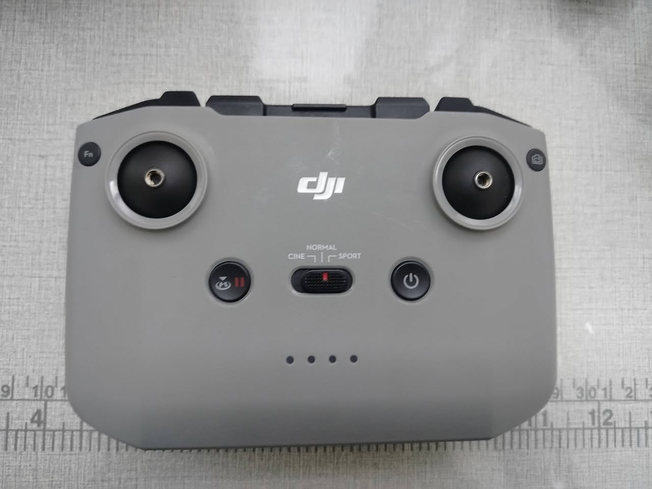 السلام عليكم متوفر درون Dji mnae 3 Combo للبيع   درون كومبو ثلاث بطاريه  درون معروف درون  واتساب ***********درون دي جي آي ميني 3 برو (DJI Mini 3 Pro)  يتميز بالعديد من المواصفات الرائعة، إليك بعضها:
- *الوزن*: 249 جرام
- *دقة الكاميرا*: 48 ميجابكسل، تصوير فيديو 4K HDR
- *مدى التحكم*: 12 كم
- *زمن الطيران*: يصل إلى 34 دقيقة
- *نظام النقل*: DJI O3
- *الاستقرار*: نظام استشعار قوي للعوائق
- *المزايا*:
- تصوير بانورامي 180 درجة
- تصوير 360 درجة
- نظام طيران ذكي APAS
- تصوير D-Cinelike لإعطاء نتائج جميلة
- خاصية Quick                    ملاحظة ... درون ما اطلع بدون اعتمادا او عربون
