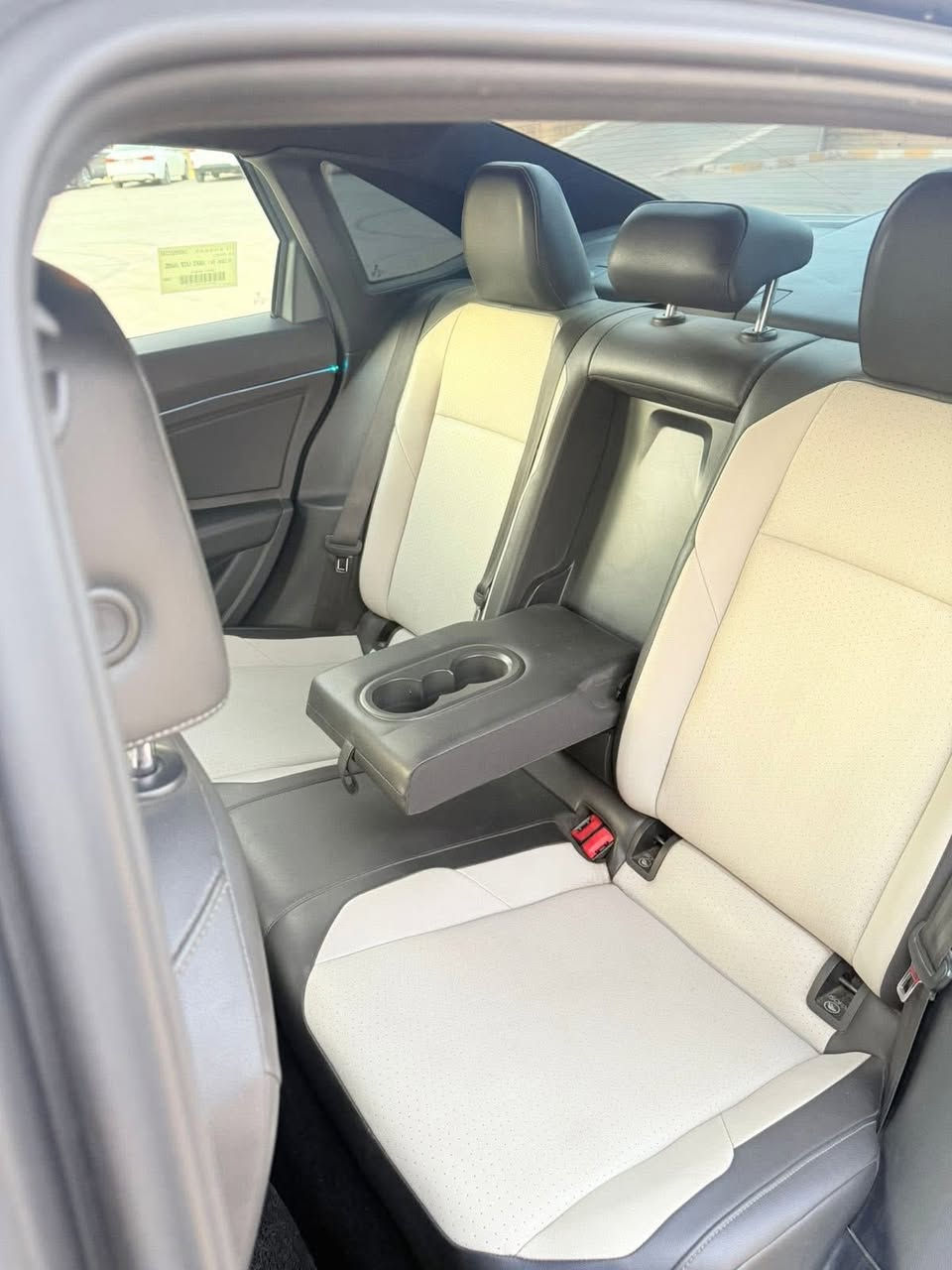 للبيع جيتا ارلاين 2020

فول مواصفات  بانوراما و كشن جلد و هيتر وشاشه لمس و cd و memory  و بعد بيها مواصفات

ضرر سياره بس صندوق مبدلين بيلادي يعني سياره بدون صبغ بدون ارباك  بجم كبس

حداديه جديد  كلها

٤ تايرات جديد

سياره ب اسمي تحويل او وكالة 

مكانها كركوك

سعرها ١٥٨ بي مجال بسيط

رقم موبايل/***********
