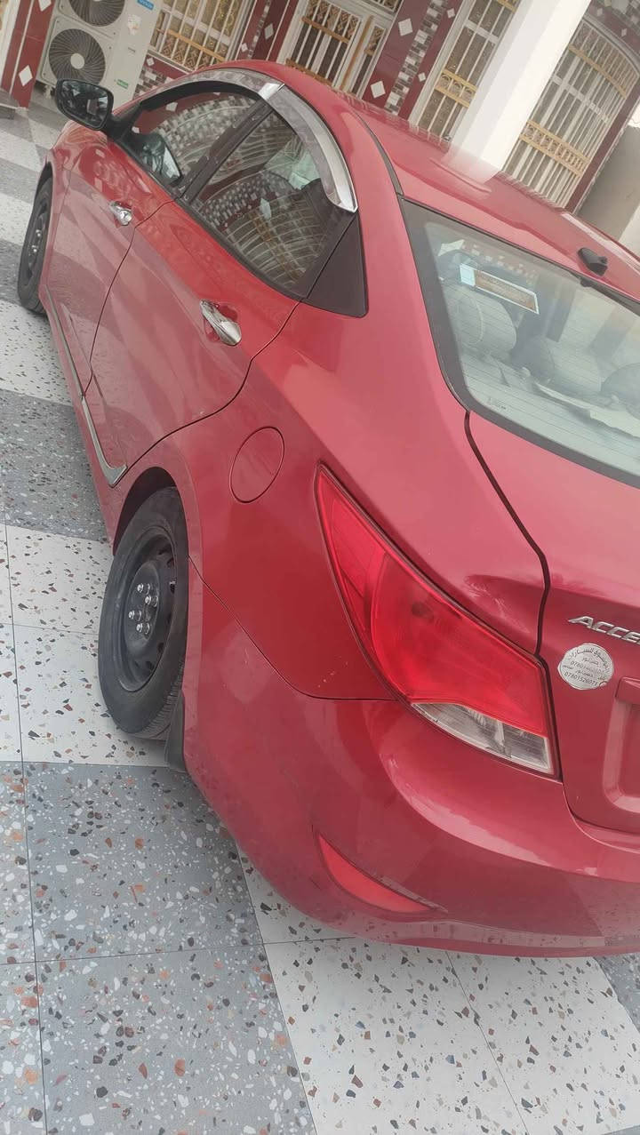 حادثها جالمغ خلفي وبيها جاملغ امامي مبدل عندي بالعراق يعني قطعتين .
محرك وكير وتبريد ودواخل مكفولات 

السعر 95 وبيها مجال 

سيارة كلش حلوه ونظيفة مال جناي 

مكاني حله قرب جامعة بابل 
رقمي *********** Singapore
