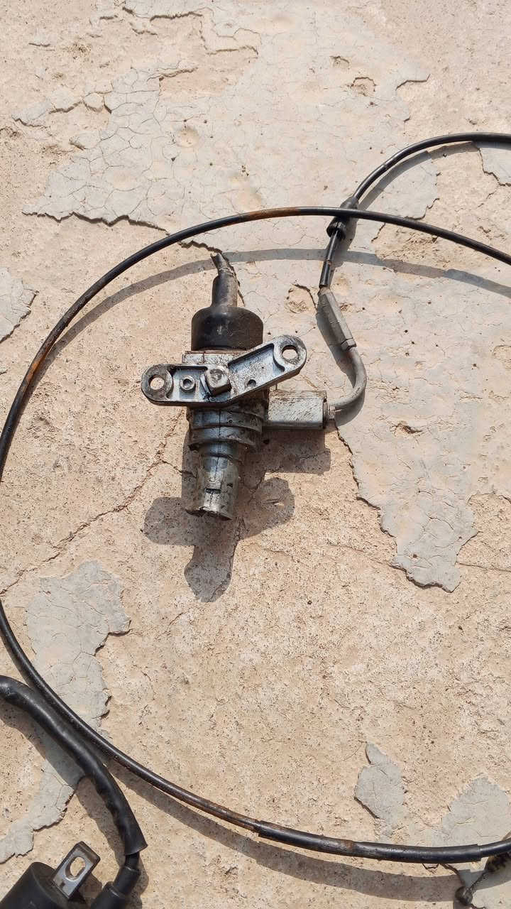 السلام عليكم ورحمه الله وبركاته عندي هاي الغراض قمجه مال سكليتر وقمجه مال ابريك وكابريتر ومكنيت وجوزه أبيعك  شلع كلهن غراض كلهن شغلات السعر 25الف وبيهن مجال حك جيتك هاذه رقمي ***********
