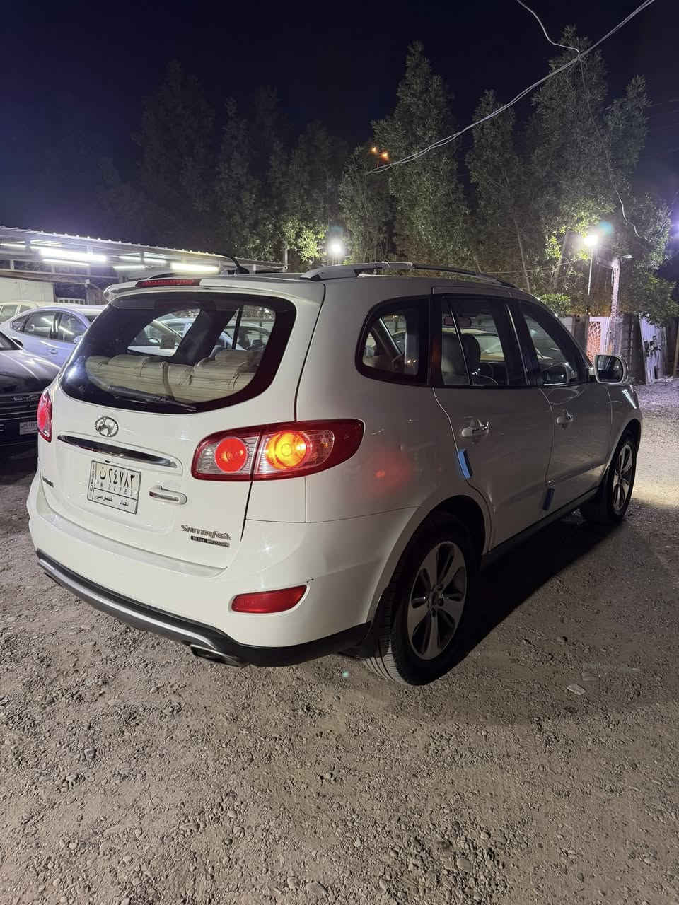 السلام وعليكم سنتافيا 2012 مكفولة من الصبغ بيهة فقط بارد بسيط مكينة 6 سلندر 3500 السيارة بدون فتحة وبدون بصمة 7 راكب فور ويل ماشية 99 الف كيلو رقم بغداد بأسمي مكانهة بغداد حي الاعلام سعرهة 162 وبيهة مجال 
***********
