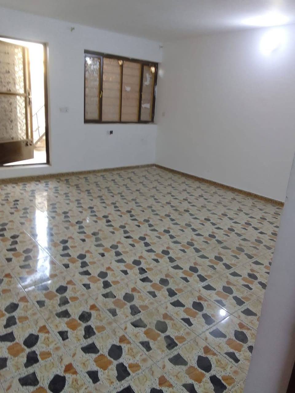 بيت الايجار 110م حي جهاد واجهه 6.                         حي الامانه قرب جامع مديحه الجنابي يتكون ثلاث غرف واستقبال ومطبخ 3 صحياتت وسطحين 

مرمم جديد هسه طالعين العمال منه 

750 

 الاستفسار

***********
