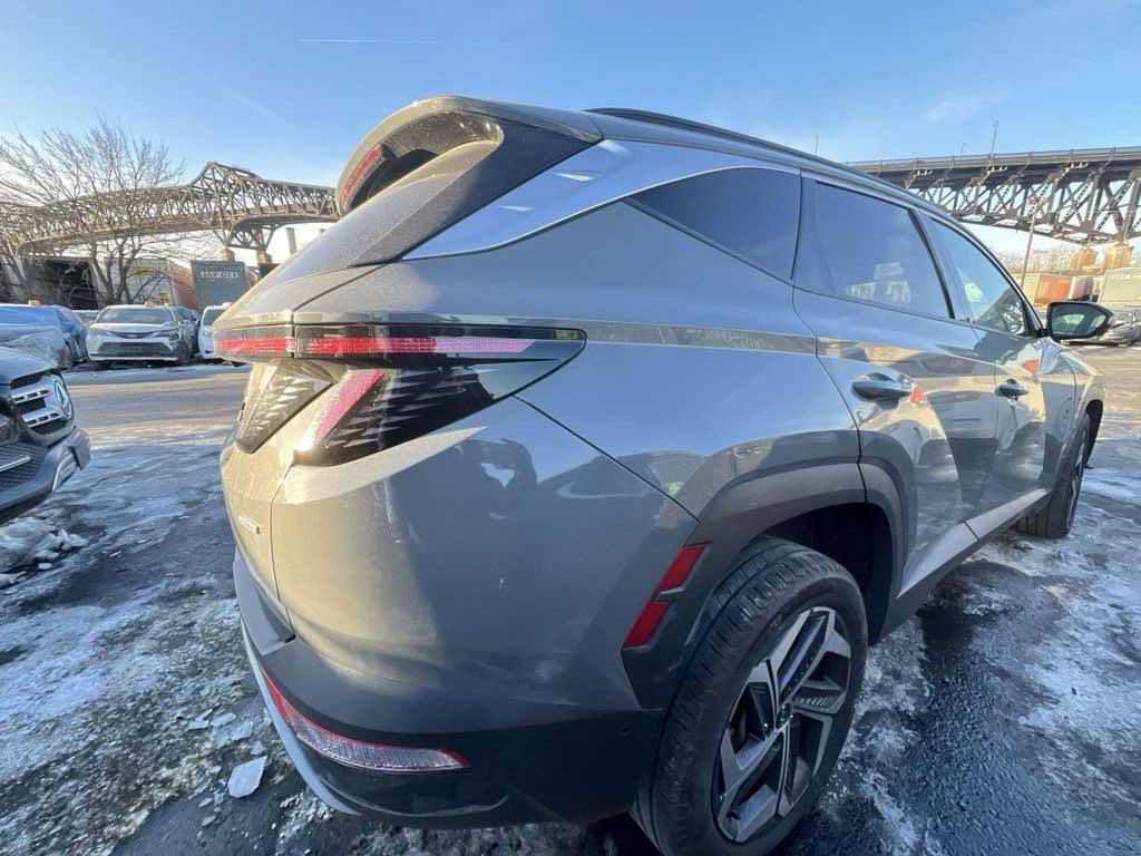 توسان موديل 2024 لمتدد بانسب سعر
ماشيه 24 الف مايل 
المحرك: 4 سلندر سعة 2.5 لتر.
القوة: 187 حصان وعزم دوران 178

💎 ســعــر ✅ ::  الــرد تلقائي 📮

ناقل الحركة: أوتوماتيكي من 8 سرعات
بتقنية SHIFTRONIC.
نظام الدفع: نظام HTRAC
للدفع الرباعي المستمر (AWD)
قياسي في فئة ليمتد

الإضاءة: نظام إضاءة LED
كامل (أمامية وخلفية)
مع إضاءة نهارية مميزة مخفية في الشبكة.
السقف: فتحة سقف بانورامية واسعة.
وباقي المواصفات معروفة

السيارة بالاردن مدة الوصول 45 يوم
مصلح وكامل بأسم المشتري
رقم صـــاحب سيارة:  *********** واتساب

لعرض سيارتك على الصفحة بنفس الطريقة راسلنا
