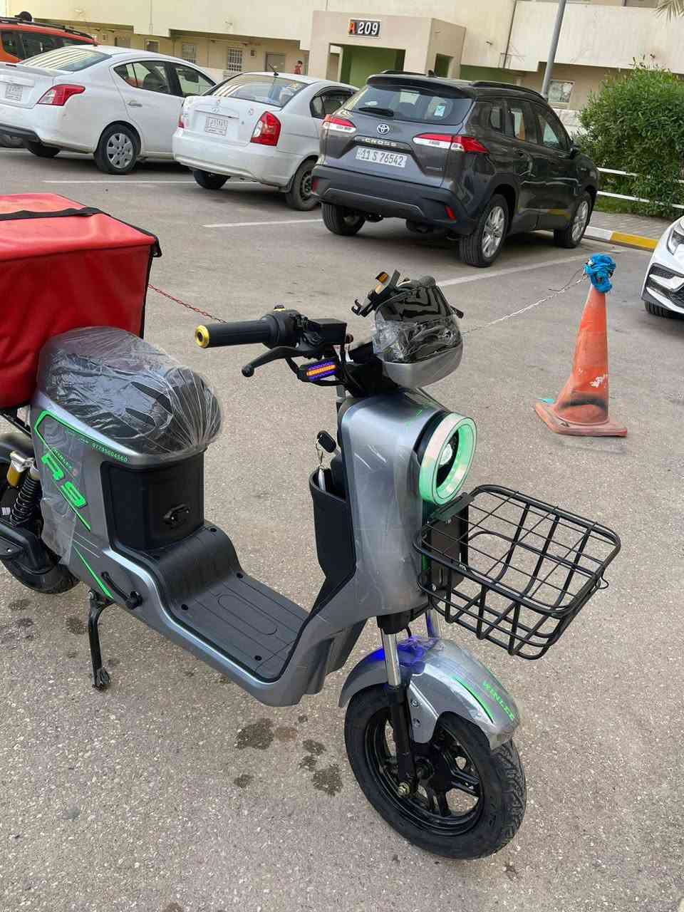 دراجه شحن موديل 2026  
R9 سرعه حقيقيه 100 
5 بطاريات
استخدام شهر واحد
السعر450 الف
للتواصل 0774 114 6722 وتساب
