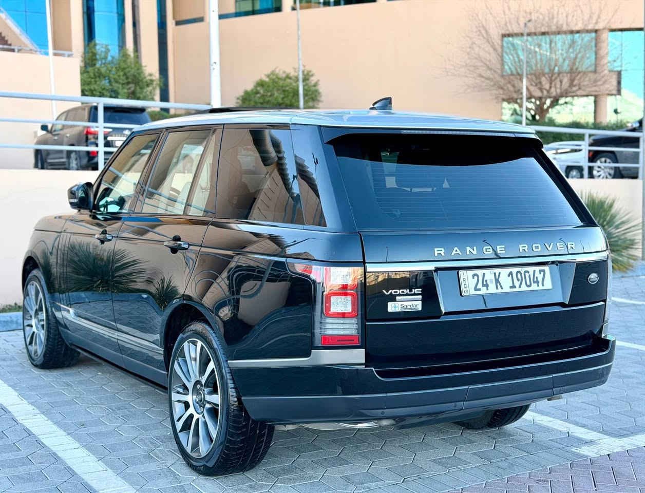 Range Rover Voge   2017 autobiography

خليجي شريكه سردار زمان دولي بصمتين موجود

سيارة اسود  سقف  رصاصي بلادي

ملاحظه:سياره من شريكه ايدوحده بشرط احلي من صور اذا مجان هيج اطيك مصروفك سياره كلش جديد

سعر مناسب ماكو نظافه بي هيج سعر ٣٤٨ بلاش بلاش ورقه مجال

❌سياره بدون صبوغ بدون تبديل بدون رصعه بدون شخت ❌بشرت حتي دعميات بشرت مابيها صبغ 
 
فول مواصفات

رانج روفر فوك  
 موديل 2017 
ماشيه 120 الف كم 
محرك ٨ سلنر سوبر جارج اقوه محرك مكفوله كفاله
-----------------------------
مواصفات 
بانوراما
سترين تحكم
داخل  جلد كريمي داخل جديد 100/100   
كشنات جلد كهرباء و خزن
كشن تدفئه تبريد
دواخل ليد ٨ الون
مراية رادار
صندق شفت
٥كاميرا
بصمه
كير اوتوماتيك و عادي و سبورت
اربع نضام دفع رباعي
دبلات جبريس حسب رغبه تريد سياره عاليه وناصيه
بريك بصمه 
_________________________________________
كير و محرك بشرط مابي اي نواقص تبريد تاقم صدر كله بشرت ترايى حتي بصره  دينار مابيها مصرف

سياره رقم دهوك بي اسمي سنوي رقم  جديد تحويل بشرت
____________________________________

سعر  ٣٤٨ مجال بسيط ما كو هيجي بالسوق 

مكان سياره سليمانيه

***********
***********

************************************************
Range Rover Voge 

نرخى مناسب بلاش   ٣٤٨ ورقه مجال بسيط 
سەیارەکە ڕەشی سەقف ڕەساسی بیلاد 
  تيبيني : سه ياره له سه ر ده قى شه ريكه ى ماوه ته وه هيج شتيكى ده ستكارى نه كراوه هه موو بيلاديه سه ياره كه له ره سمه كان جوانتره 

مه كينه ى ٨ بستونى سوبره جارج  
 
موصفات فول 

سلايد
سلاجه
120 هه زار كم روشتووه
كوشن هيتر
كوشن جلدو ناو كريمى داخلى ١٠٠/١٠٠   
كوشن كاره باو خه زن 
سندوق شفت
ناو ليد و ٨ ره نك
شاشه
 ٥كاميرا
ده بله كانى جوبه به رزو نزم ٣ موده
سوكان فوليوم 
گير ئوتوماتيك و عادى و سبورت
موصفاتى ره نج مه عروفه .......
_______________________________________
گيرو مه كينه ى به شه رت يه ك خه له لى تيانيه بى نو قسانيه ته بريد تاقم بيش به شه رت تاقم تايه و ويلى شه ريكه تازه يه يه

سه ياره كه ره قه م دهوكه ته حويل و وكاله ى به شه رته سه نه وى ره قه مى تازه يه  تا ٢٠٣٠ به ناوى خومانه
______________________________________
بى بوياغ بى كرانه و بى سارد ده عمى بو ده عمى به شه رت قه تره بوياغى نيه ته نانه ت ده عميه كانيشى بوياغ نيه به شه رت

سعرى  ٣٤٨   ورقه و مجاليكى كه م 

***********
*********** السليمانية, العراق
