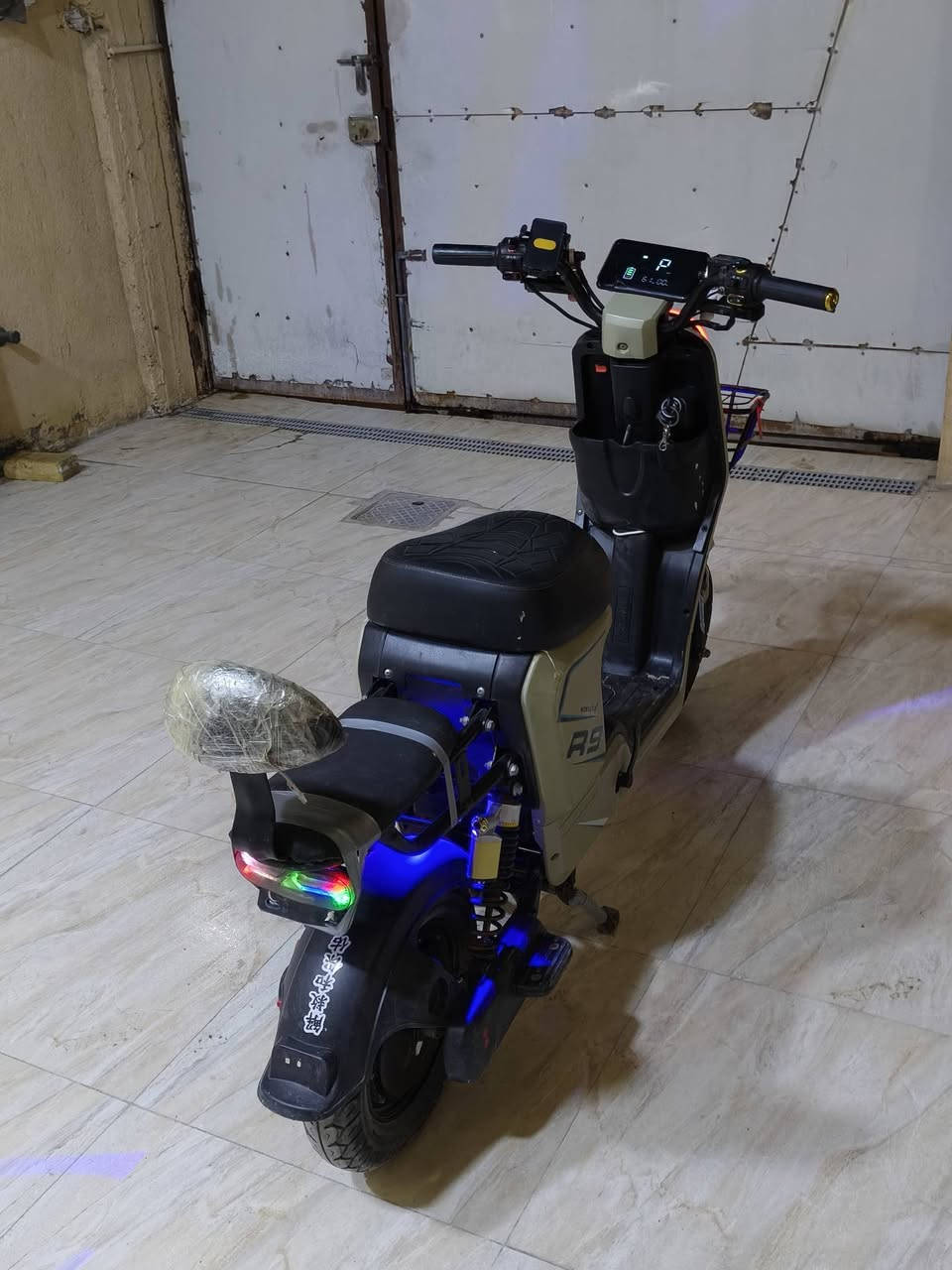 السلام عليكم دراجة شحن موديل 2024كفالة عامةموصفاتة
انارة لايت الوان🥇
لايت زنون عدسة عالي ناصي🥇
اشاير يمنة +يسرة 
لايت بلوتوث عالي🥇
نضام بك🥇
انارة خلقية وامامية🥇
يعني دراجة برغي ماناقصة
سعرة420وبية مجال قليل مكاني بصرة جزيرة ***********
