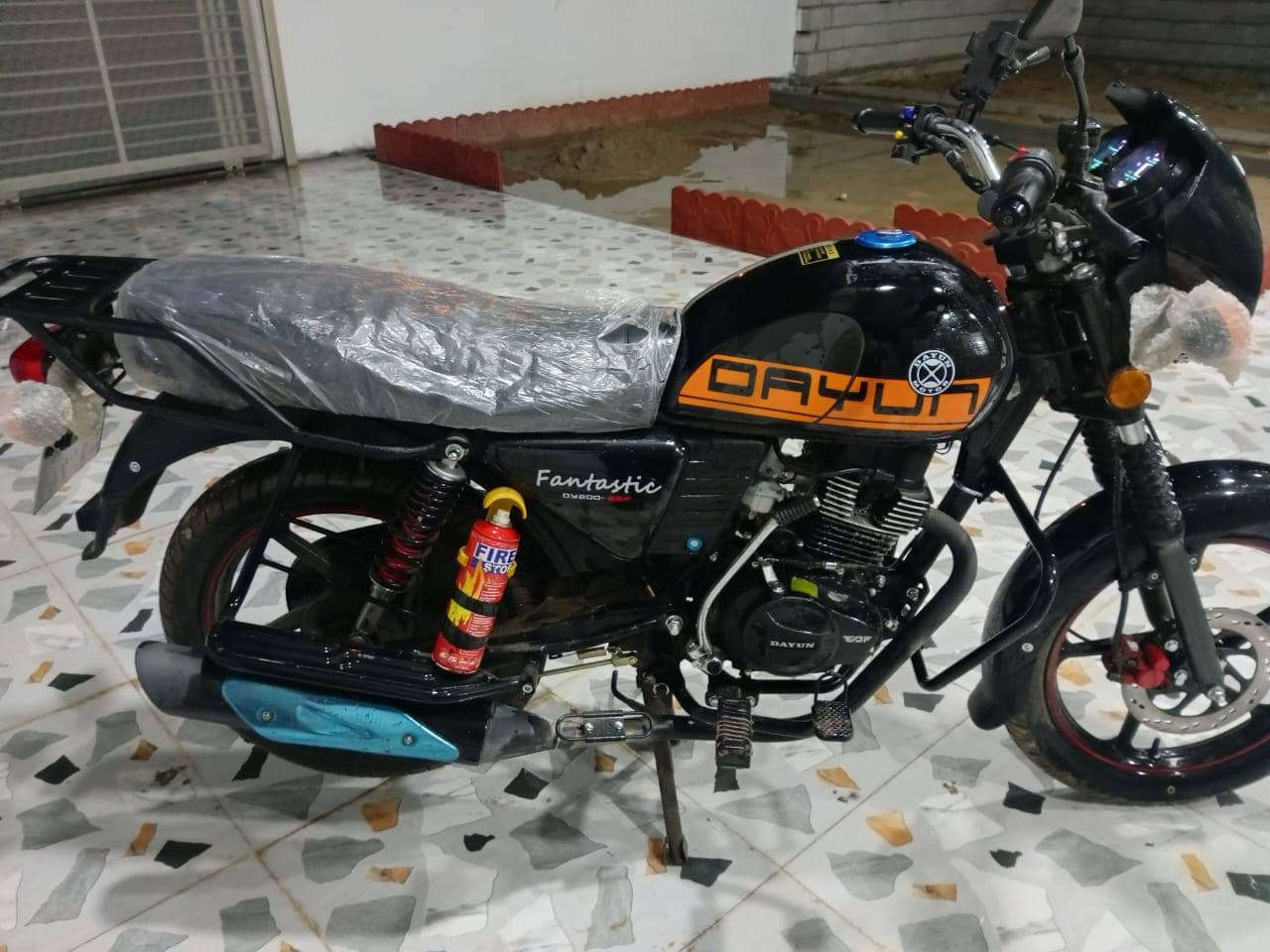 سلام عليكم دايون رقم  سليمانية  للبيع  موديل 2025 مكينة 200 العنوان  ديالى سد حمرين اتصل ع الرقم ***********
