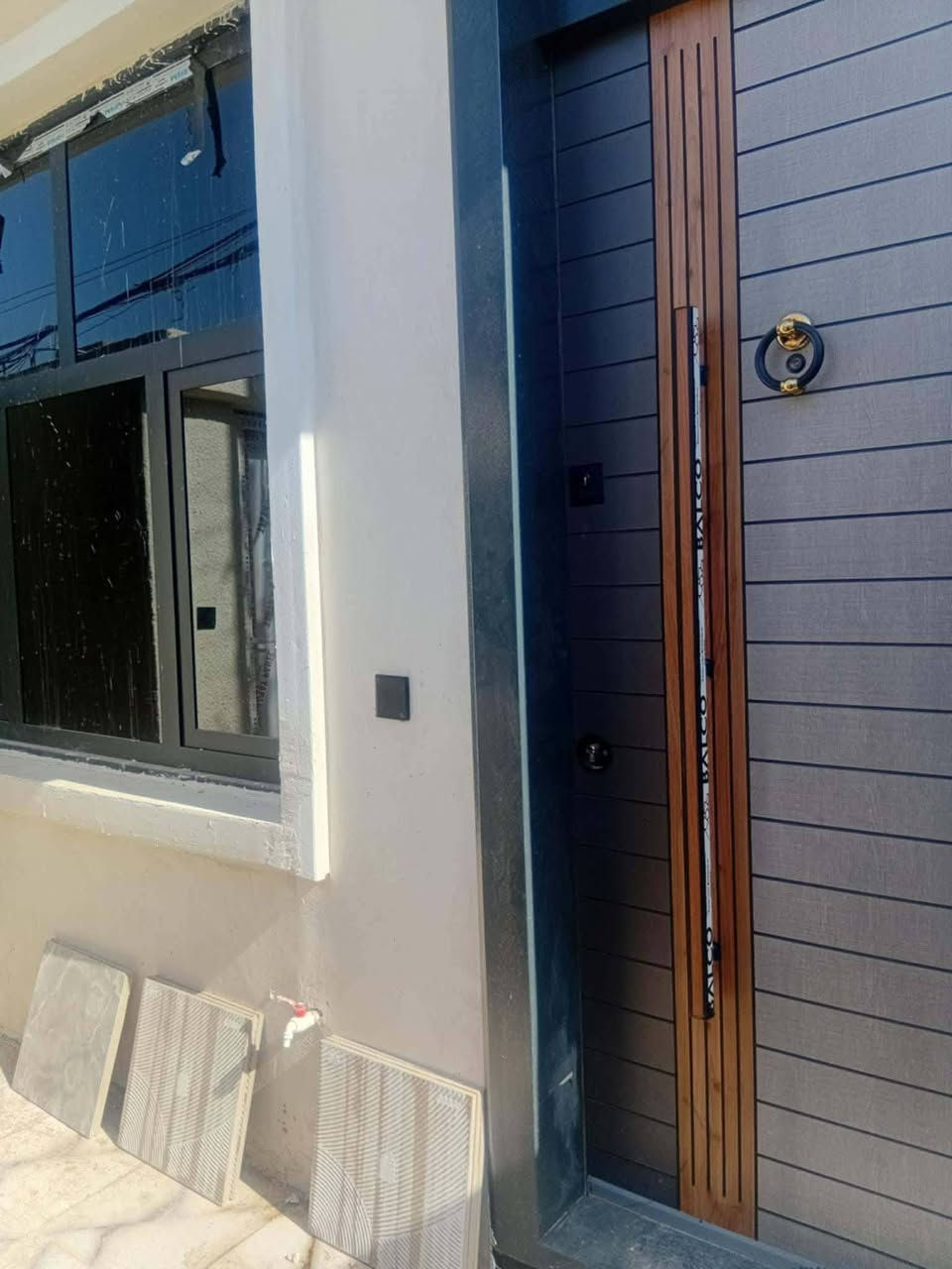 سلام عليكم دار  للايجار الشعب الجمعيات مساحه 50 قاطين بناء حديث ايجاره 500 هاتف***********
