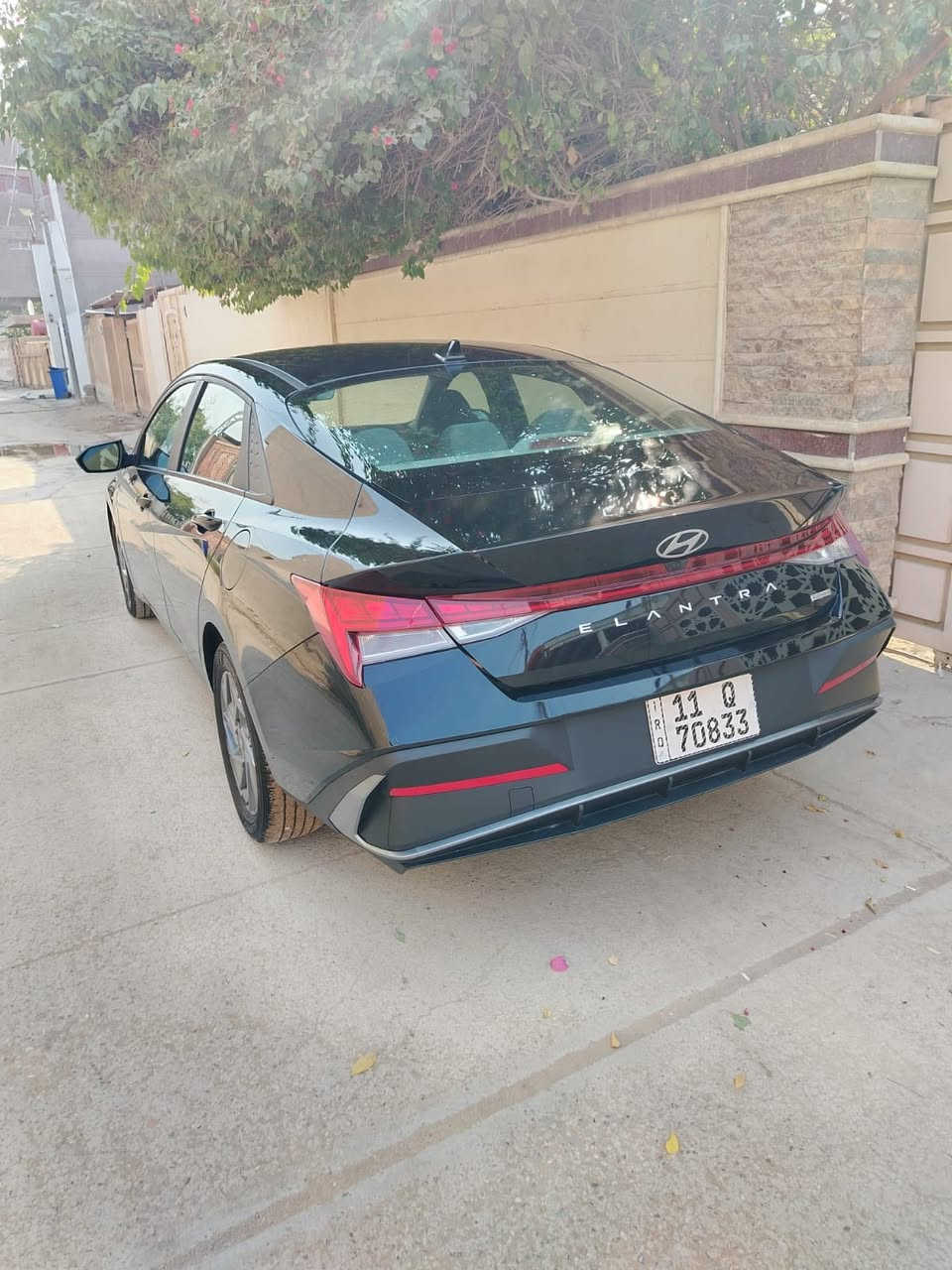 النترا وارد امريكي موديل 2024 هايبرد 
ماشية ٢٧ الف ميل 
مواصفات 
بصمة ابواب +تشغيل +صندوك 
داخل فاتح 
شاشة كبيرة 
دشبول دجتل 
رادار ٣٦٠ درجة 
كامرة دوارة 
حادثها جاملغ خلفي ايمن مع باب خلفي ايمن صبغتهن و موضح صور الحادث بالمنشور. 
*بيها طلع من امريكا اربع قطع صبغ جاملغات اماميه و بنيد و باب السائق 
السعر ١٤٧$ 
*********** 
مكان السيارة بابل-المسيب
