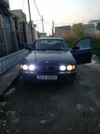 BMW للبيع . موديل ٩٣ . محرك بي نفخ الكثير شرط . الطخم جديد قبل شهر بدل...