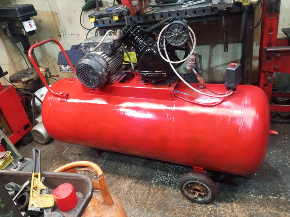 کۆمپلێسەر هەوا ۲٥۰ لیتر شتێکی مەزبوت  بێ کێشە السليمانية, العراق


**إذا كنت صاحب هذا الإعلان وتريد حذفه لأي سبب، رجاءا أرسل رسالة إلى الدعم الفني**