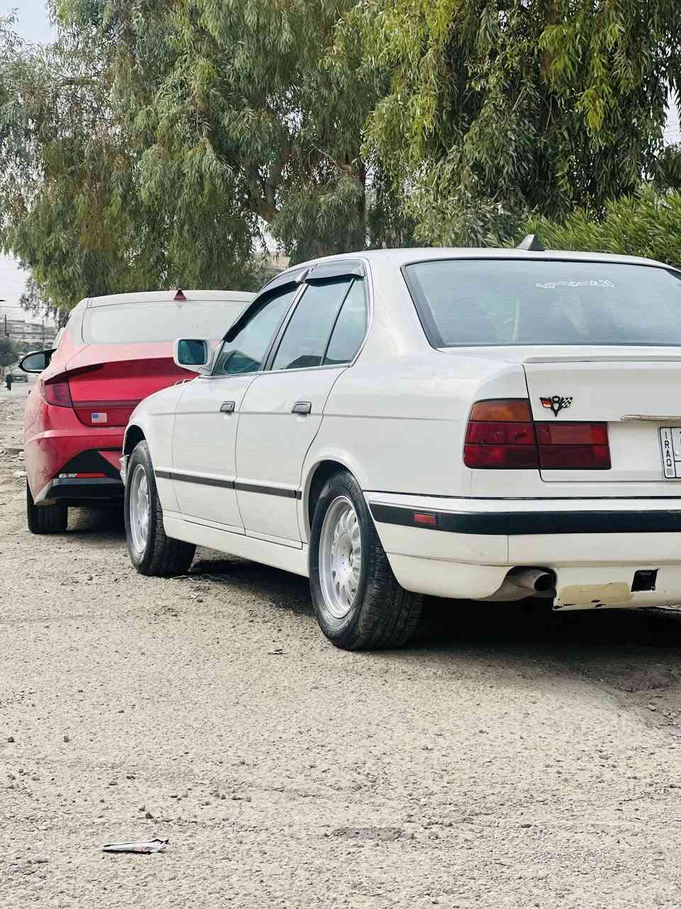 السلام عليكم بي ام دبليو موديل.
١٩٩٢
السياره بدون ضرر كافله عامه 
صبغ جماليه 
كير ومحرك شرط 
صدر جديد 
تخم تايه جديد 
السياره احلى من صور 
مكان السيارة موصل الجديده
وادي العين 
مامتوجت على فيس 
هذا رقمي 
***********
بي واتساب
