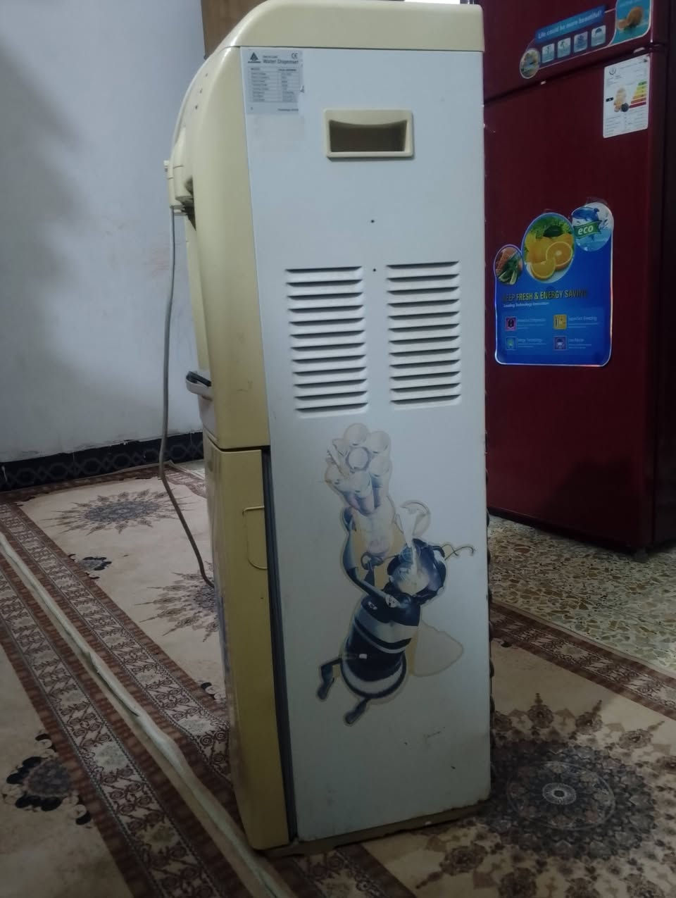 براد الحافض نضيف بدون ضرر  السعر 50 بي مجال مكاني حله تواصل خاص او الاتصال ***********
