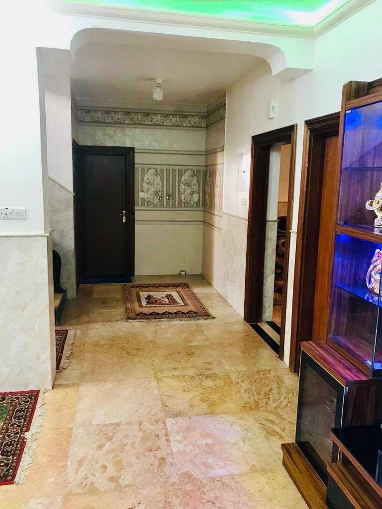 دار للبيع في بغداد الشالجية قرب جامع براثا
المساحة الكلية 400 متر مربع واجهه 13,40م نزال 30م بناء 2019 
للاستفسار ***********
يتكون من طابقين
الطابق الاول يحتوي على :
حديقة امامية وكراج سيارات وشلال نافورة ومجموعة صحية
استقبال مساحتها 6x5
صالة 4x 7
مطبخ 4x 4
غرفة نوم 4x 4
مجموعة صحية عدد 2 داخلية
الطابق الثاني :
غرفة نوم مساحتها 6x5 تحتوي على مجموعة صحية
غرفة نوم مساحتها4x 6 تحتوي على
غرفة داخلية مساحتها 3x3 مع سطح
غرفة نوم 4x7
غرفة نوم 4x4
مجموعة صحية
البيتونة صالة مساحتها 4x6
سطح
حديقة خلفية.
للتواصل ***********
