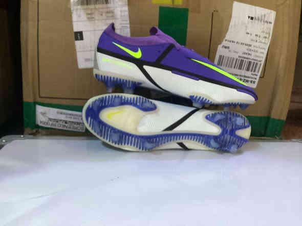 حذاء اصلي اديداس قياس 44نضافه 100%تواصل ***********
